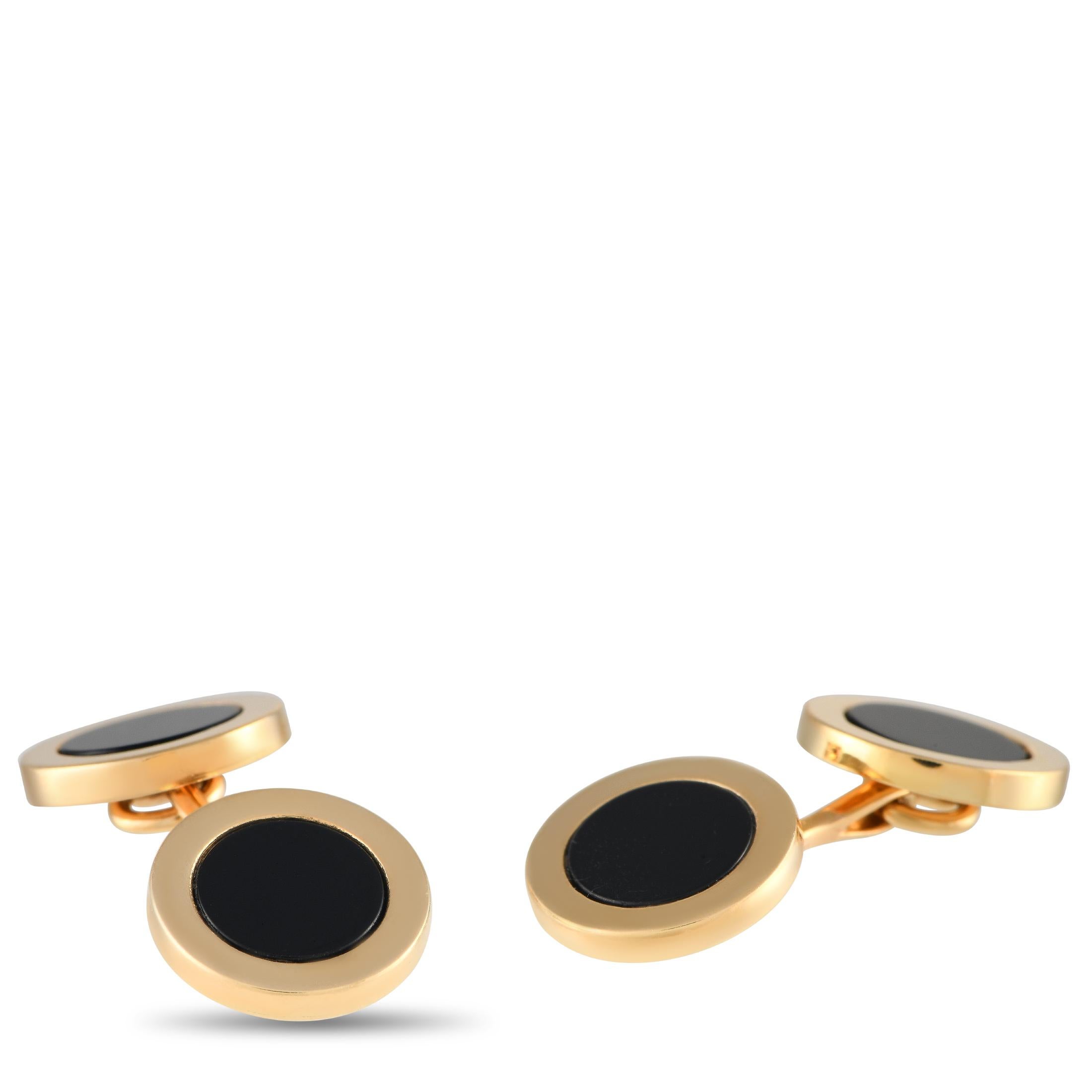 A minimalist design makes these Tiffany & Co. Cufflinks ideal for virtually any suited ensemble. Crafted from 14K Yellow Gold, each one measures 1.05” long, 0.50” wide, and includes a circular onyx stone at the center. 
 
 This jewelry piece is