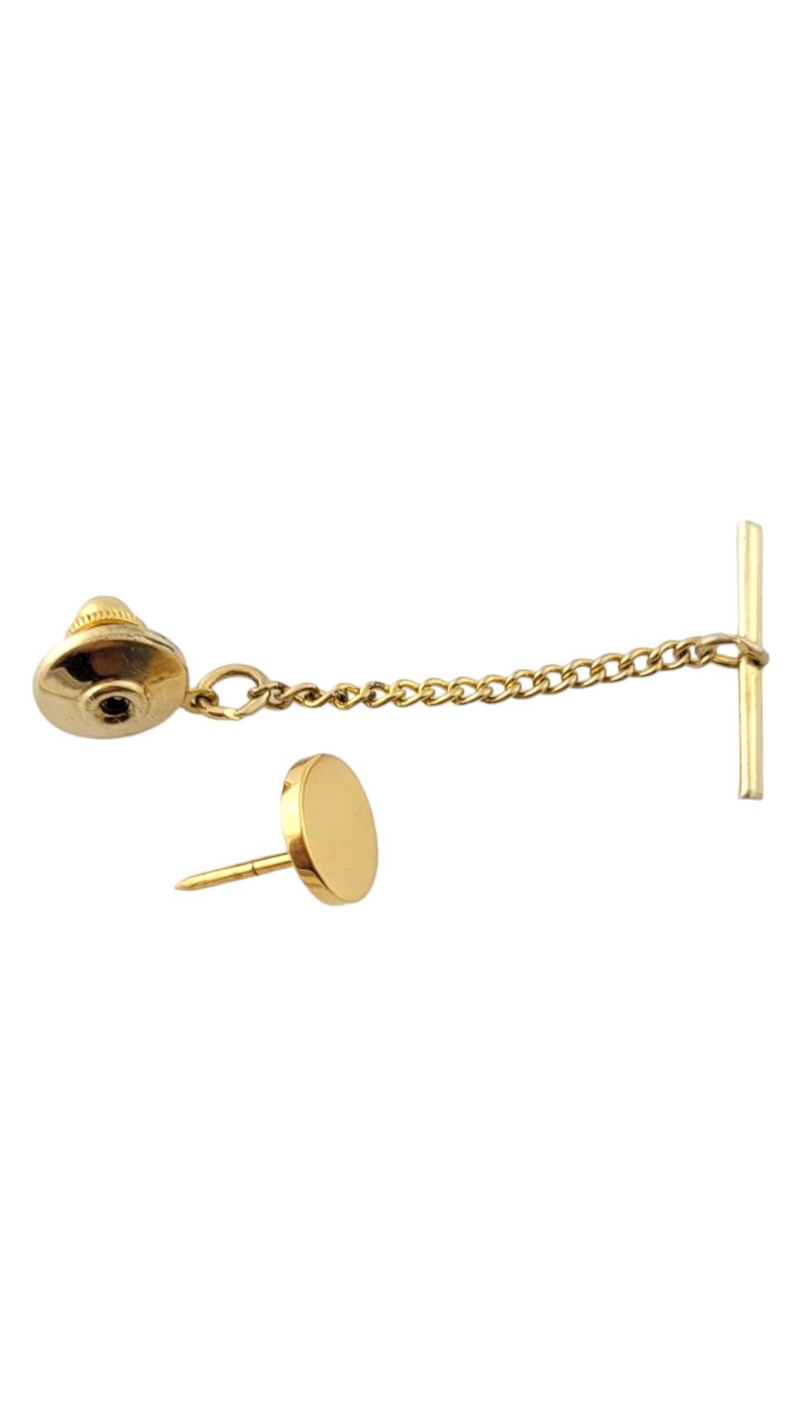 Vintage Tiffany & Co. 14K Yellow Gold Tie Tack-

This elegant tie tack by Tiffany & Co. is crafted in beautifully detailed 14K yellow gold

*Back and chain are not gold*

Size:  10 mm diameter
Hangs down 50.85mm
Dangle is approximately 19.04mm