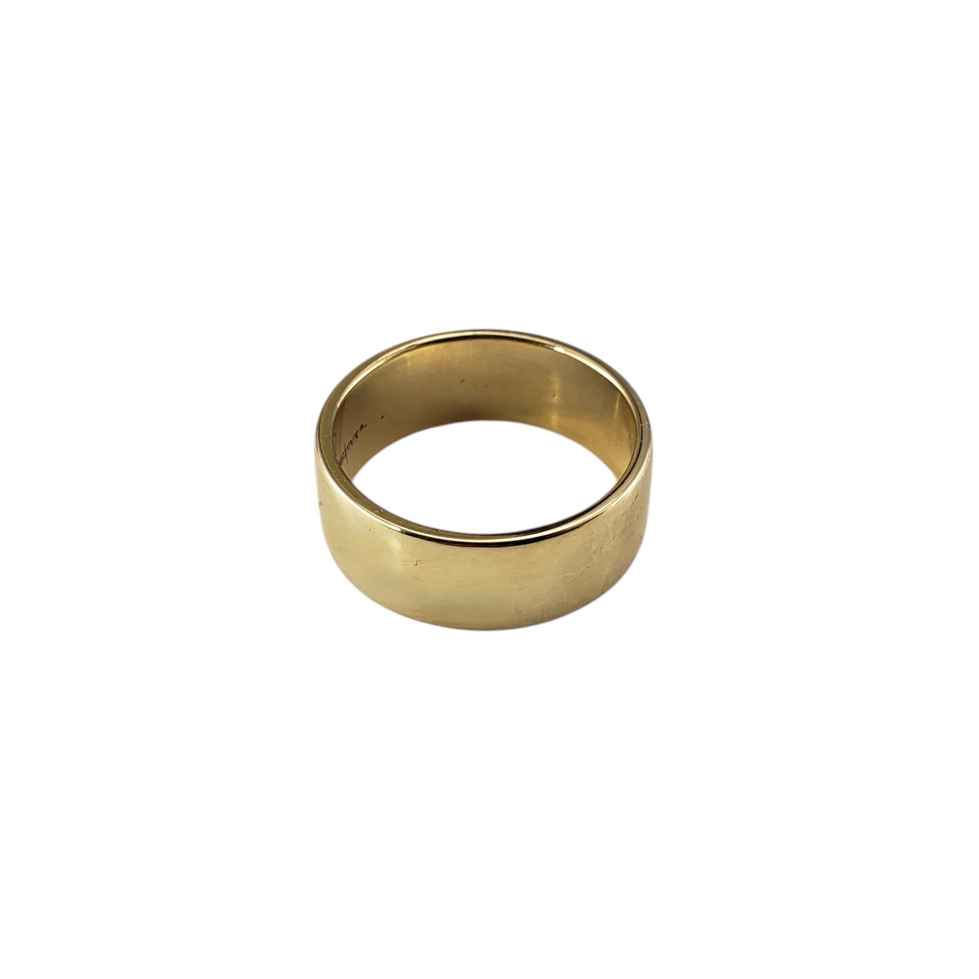 Tiffany & Co. 14K Yellow Gold Wide Band Ring Size 9.25

This classic wide band is crafted in polished 14K yellow gold in Tiffany & Co.'s elegant design. 

Width: 8 mm.

Hallmark: TIFFANY & CO. 14K

Ring Size: 9.25

Weight: 5.5 dwt/ 8.6 gr

Very good