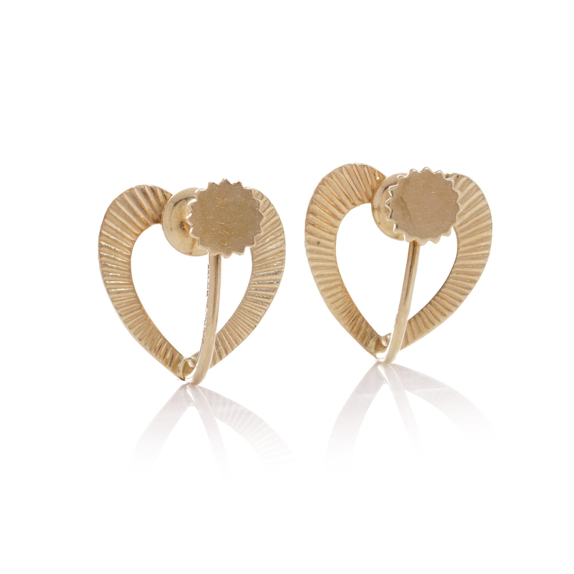 Tiffany & Co. 14kt. Gold Paar Herz geriffelt Design Ohrringe mit Schraube - zurück. im Zustand „Gut“ im Angebot in Braintree, GB