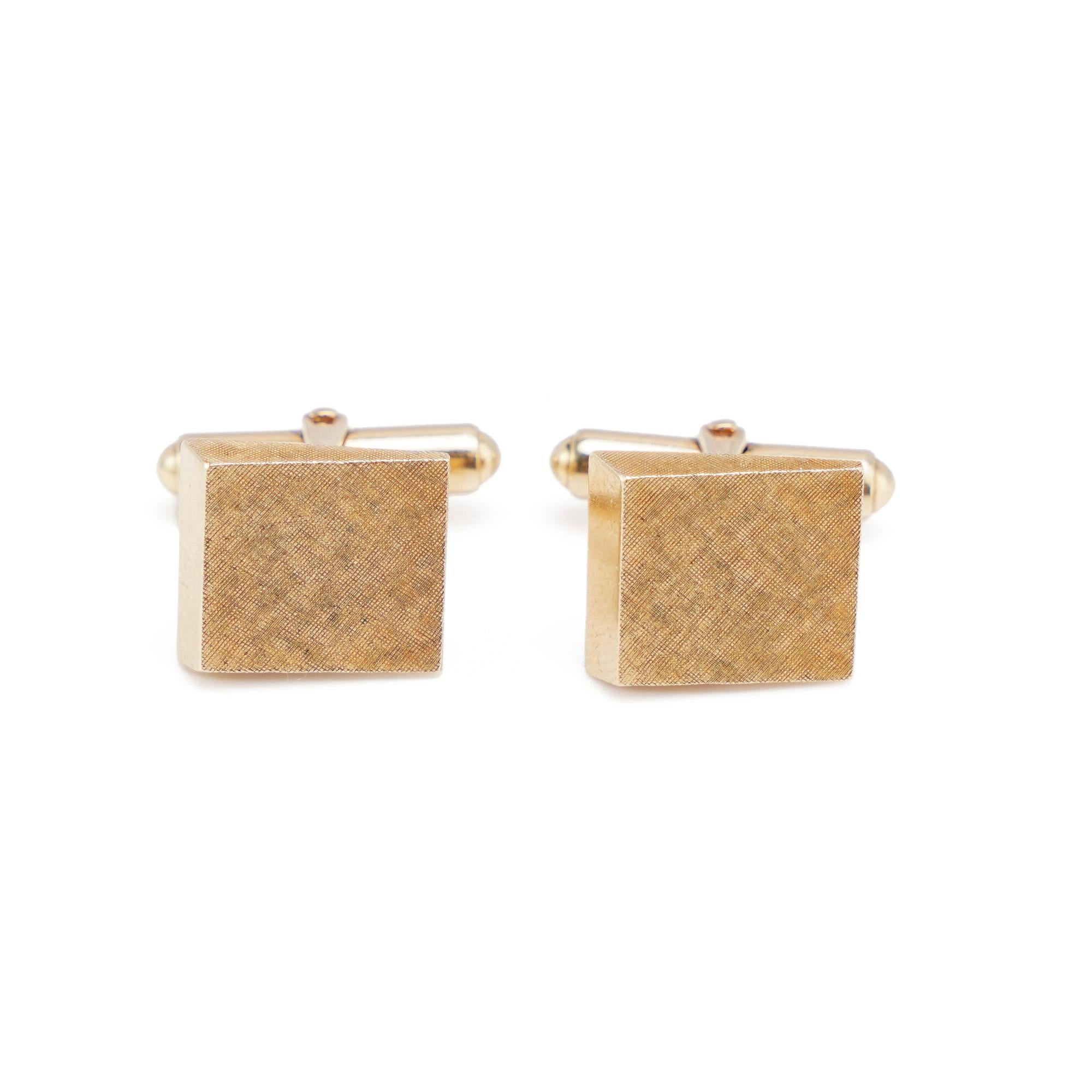 Tiffany & Co. 14kt. yellow gold rectangle-shaped Florentine finish cufflinks. 
Made Ca.1970's 
Hallmarked with Tiffany & Co. and 14kt. gold. 

These Tiffany & Co. 14kt. yellow gold rectangle-shaped Florentine finish cufflinks are sure to make you