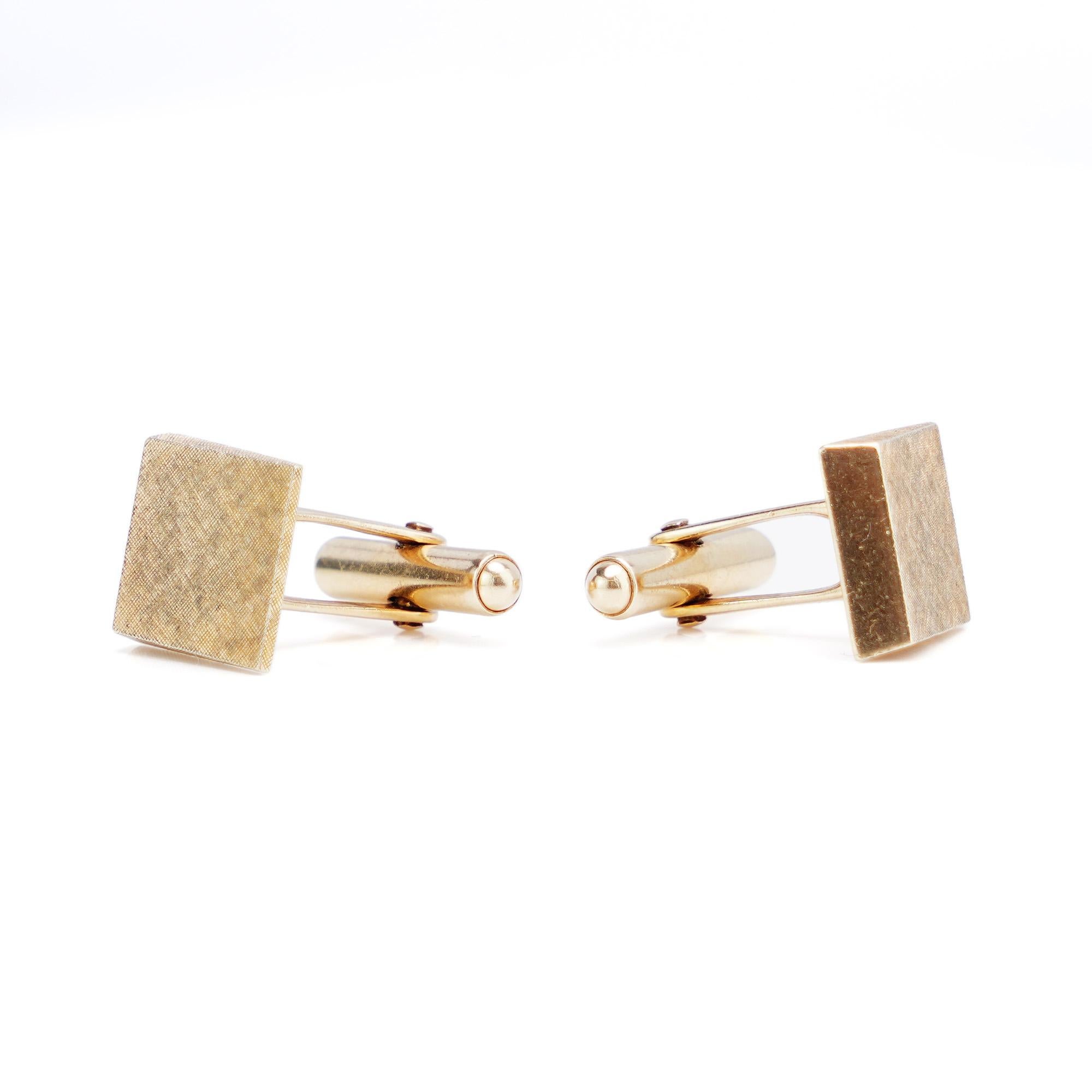 Women's or Men's Tiffany & Co. 14kt. Yellow Gold Rectangle-Shaped Florentine Finish Cufflinks For Sale