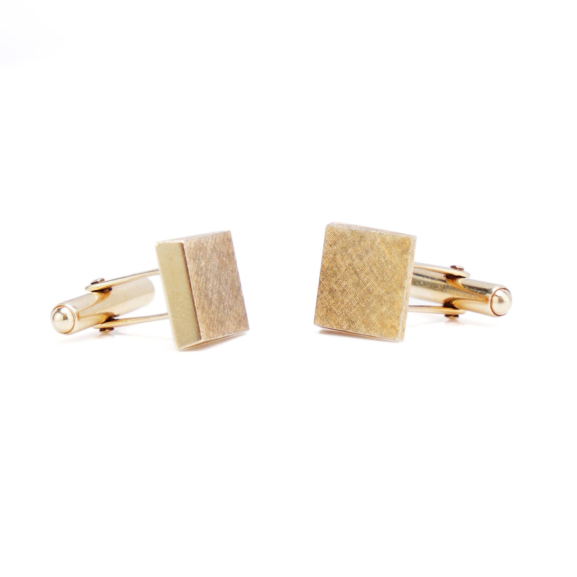 Tiffany & Co. 14kt. Yellow Gold Rectangle-Shaped Florentine Finish Cufflinks For Sale 2