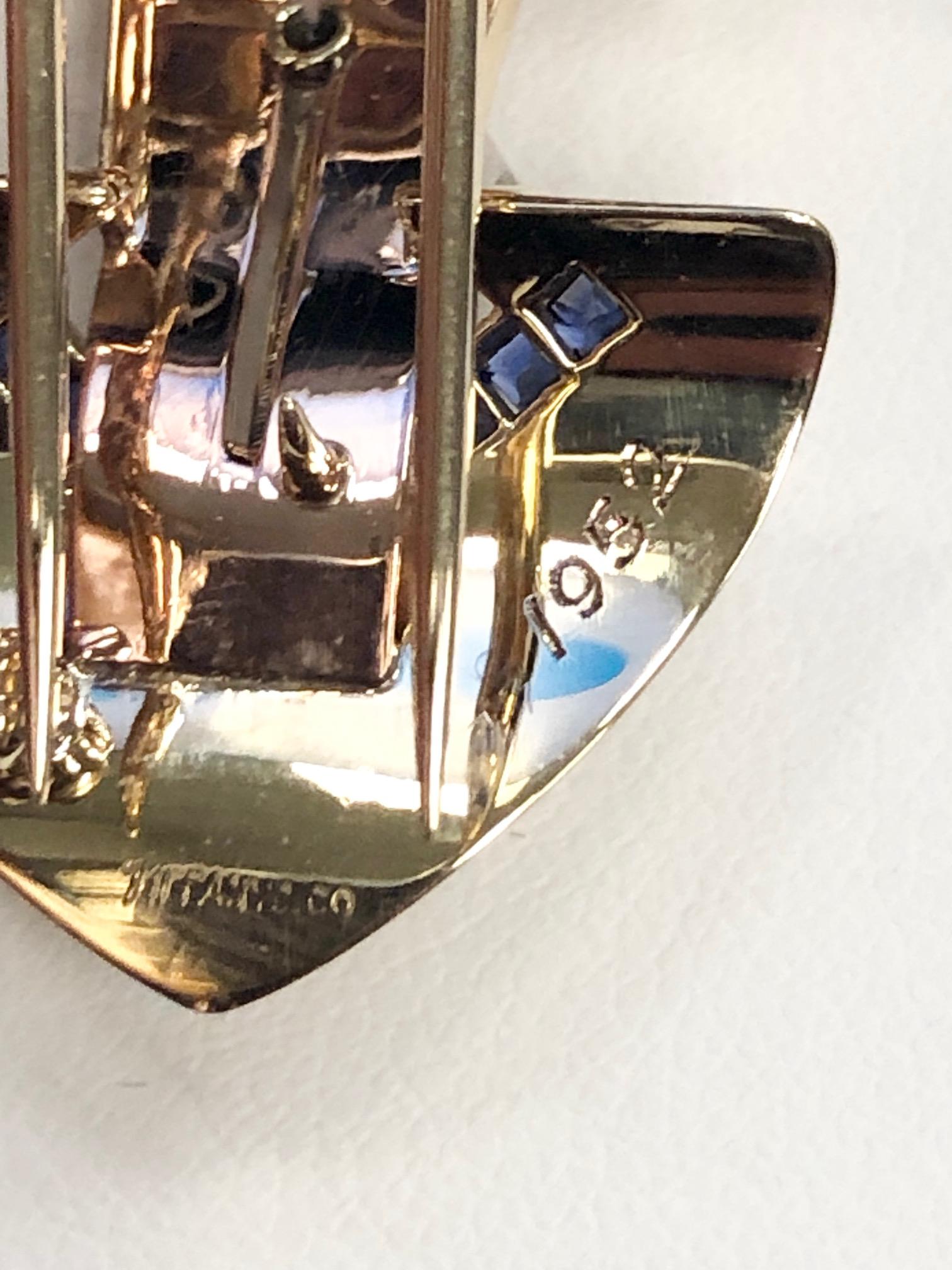 Tiffany & Co .15 Carat Diamond Sapphire Two Tone Gold Brooch In Good Condition For Sale In Stamford, CT