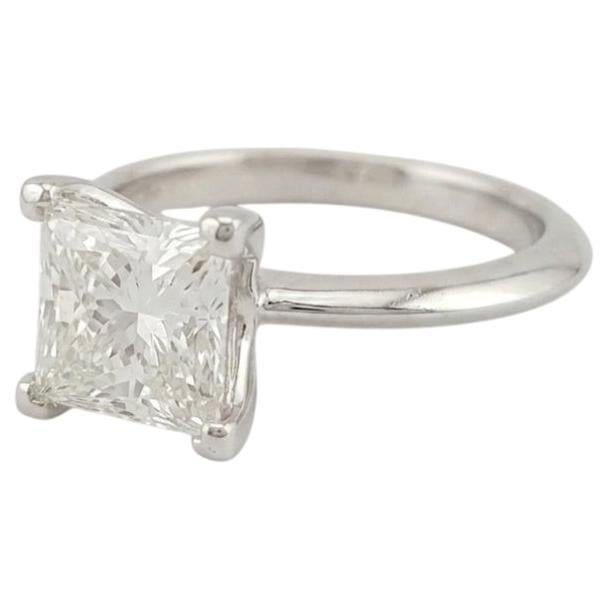 Anillo de compromiso solitario con diamante talla princesa de 1.5 quilates Tiffany & Co. en venta