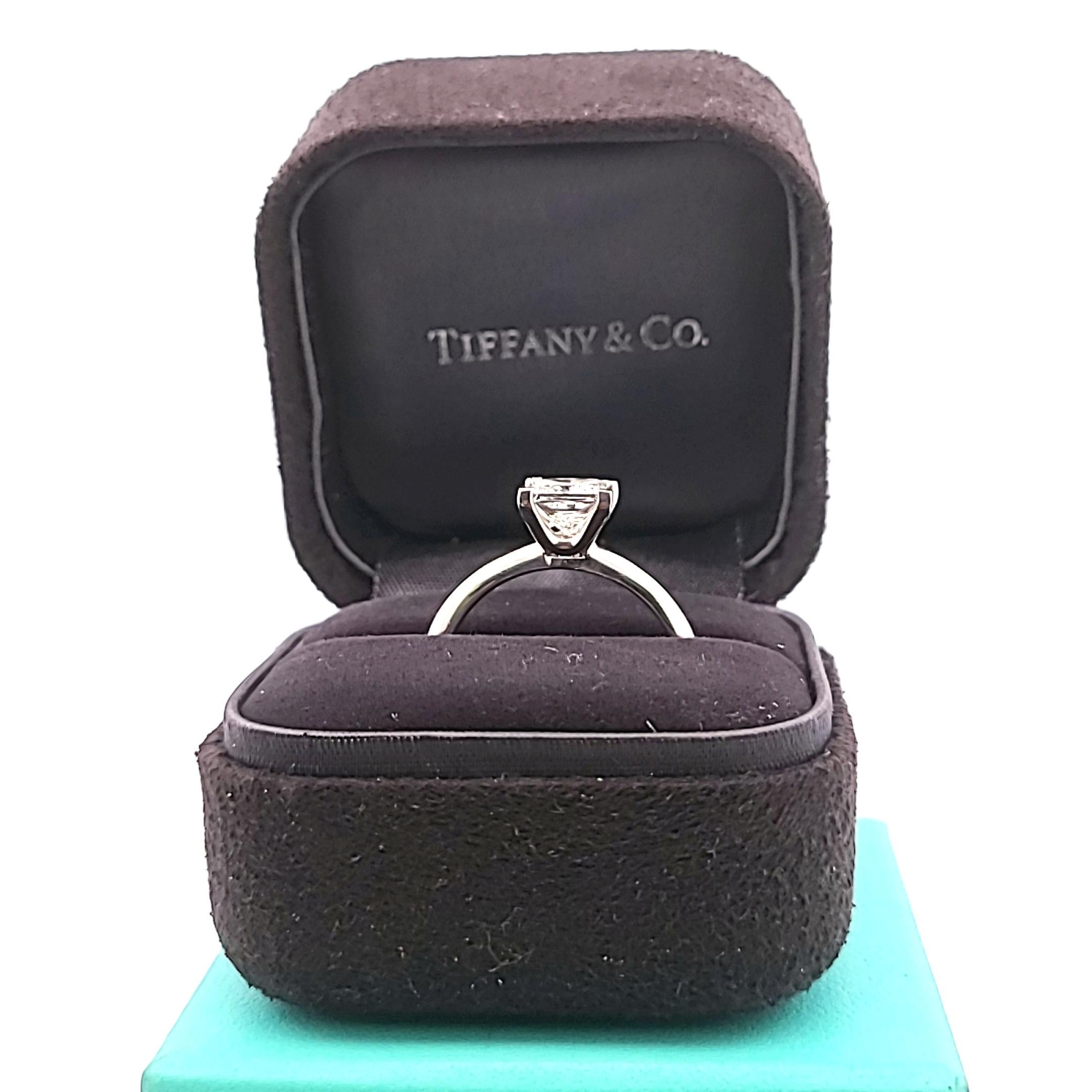 Tiffany & Co Anillo de compromiso en platino con diamante talla princesa F VS1 de 1,50 quilates en venta 5