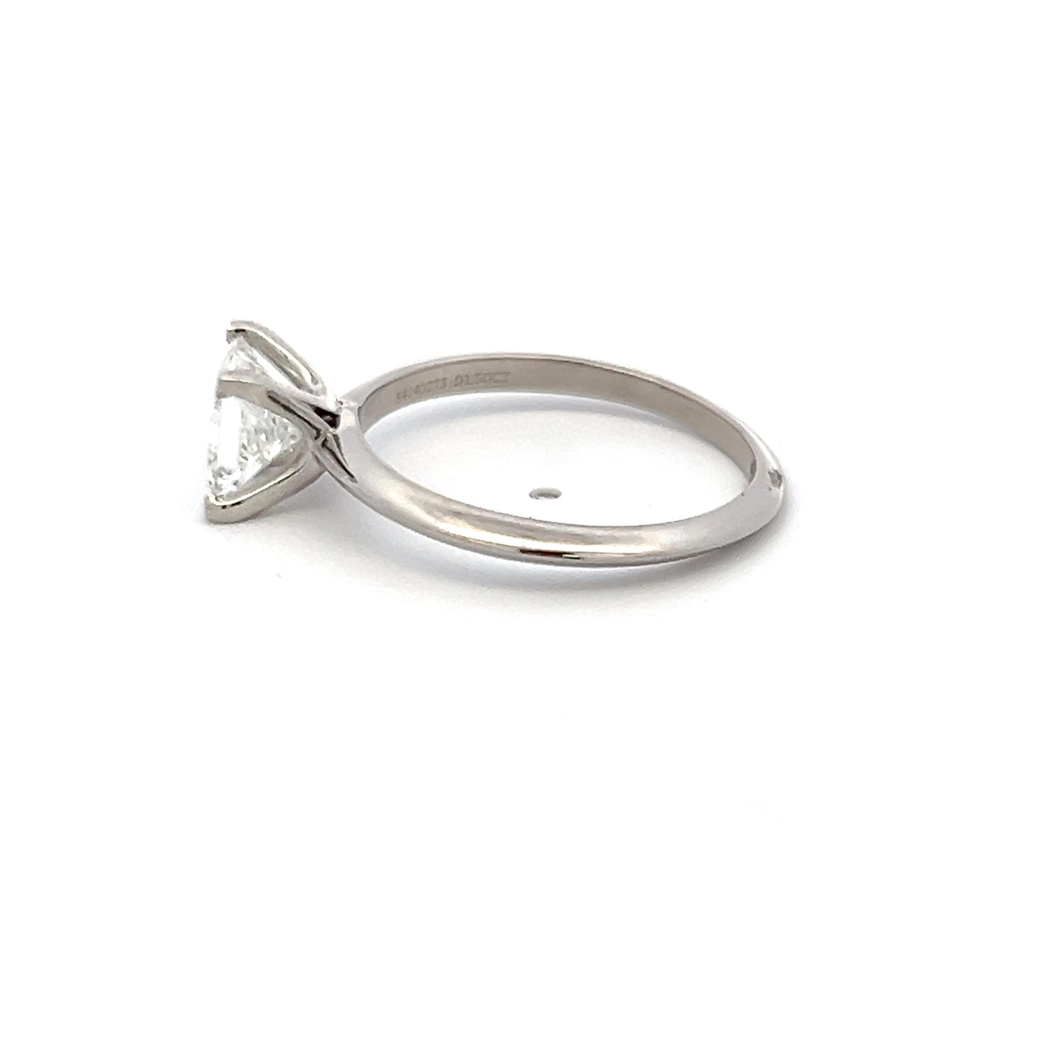Tiffany & Co Anillo de compromiso en platino con diamante talla princesa F VS1 de 1,50 quilates en Bueno estado para la venta en New York, NY