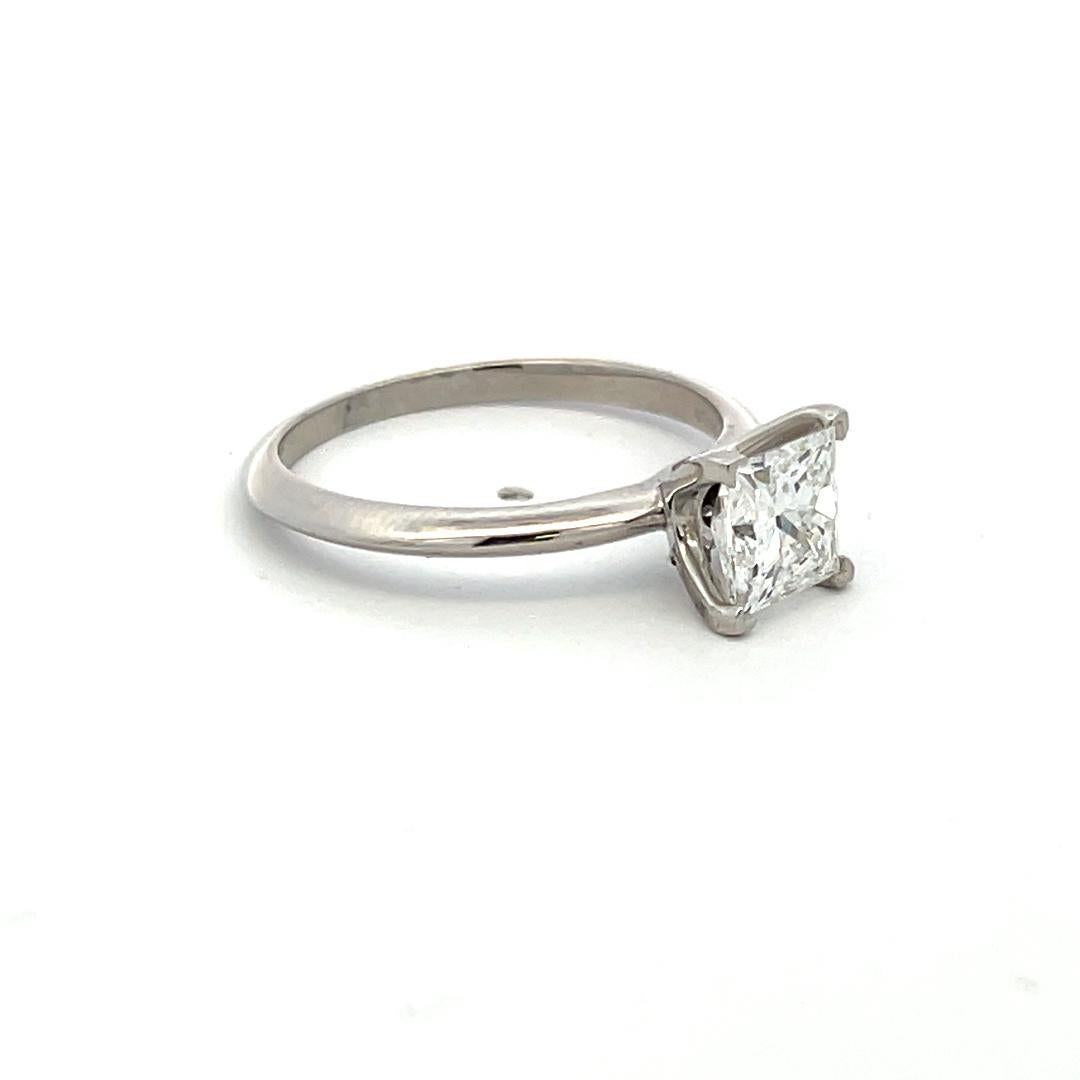 Tiffany & Co Anillo de compromiso en platino con diamante talla princesa F VS1 de 1,50 quilates en venta 2