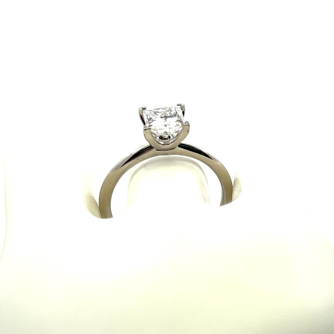 Tiffany & Co Anillo de compromiso en platino con diamante talla princesa F VS1 de 1,50 quilates en venta 4