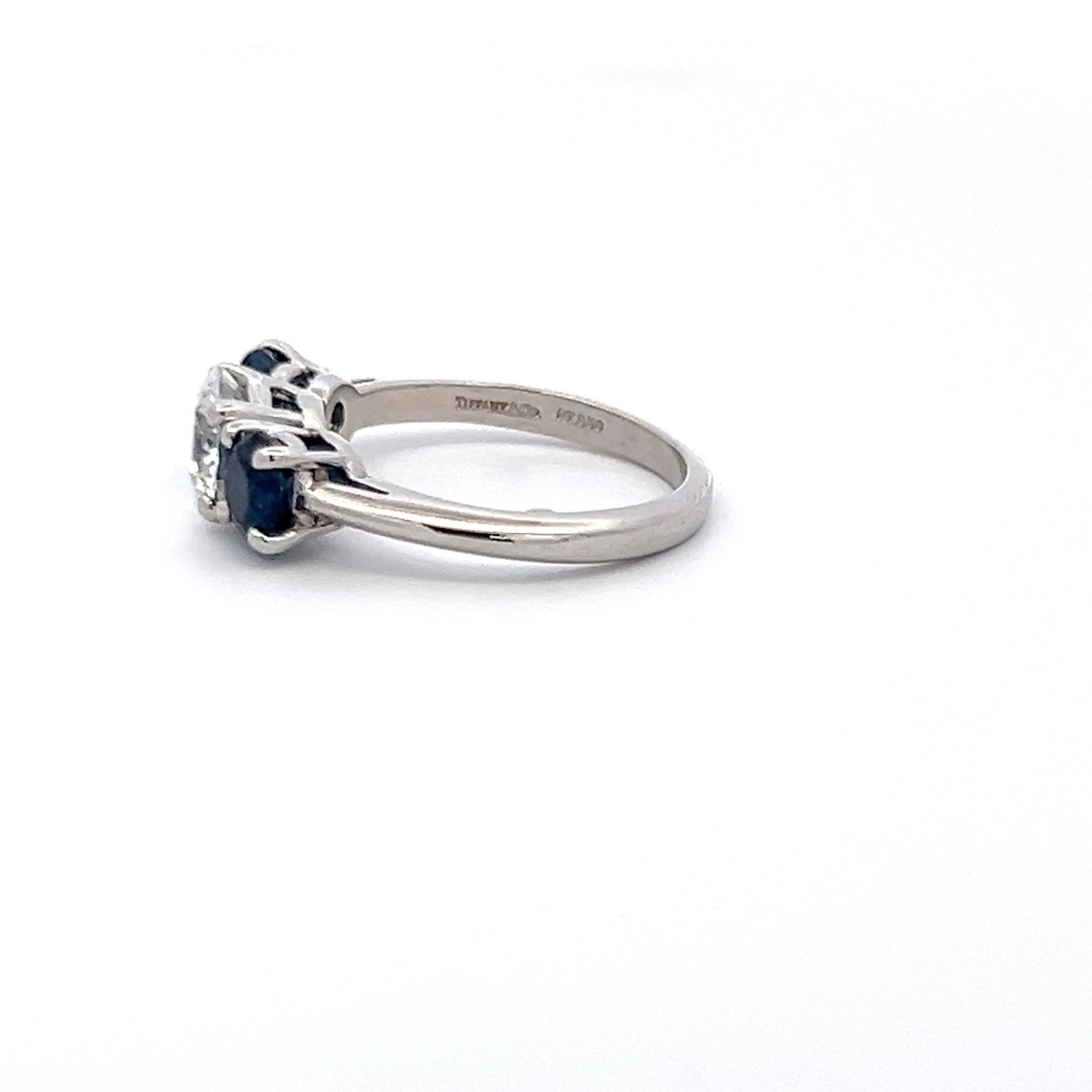 Tiffany & Co 1.50 Carat Round Brilliant G VS2 Diamond Platinum Three-Stone Ring In Good Condition In New York, NY