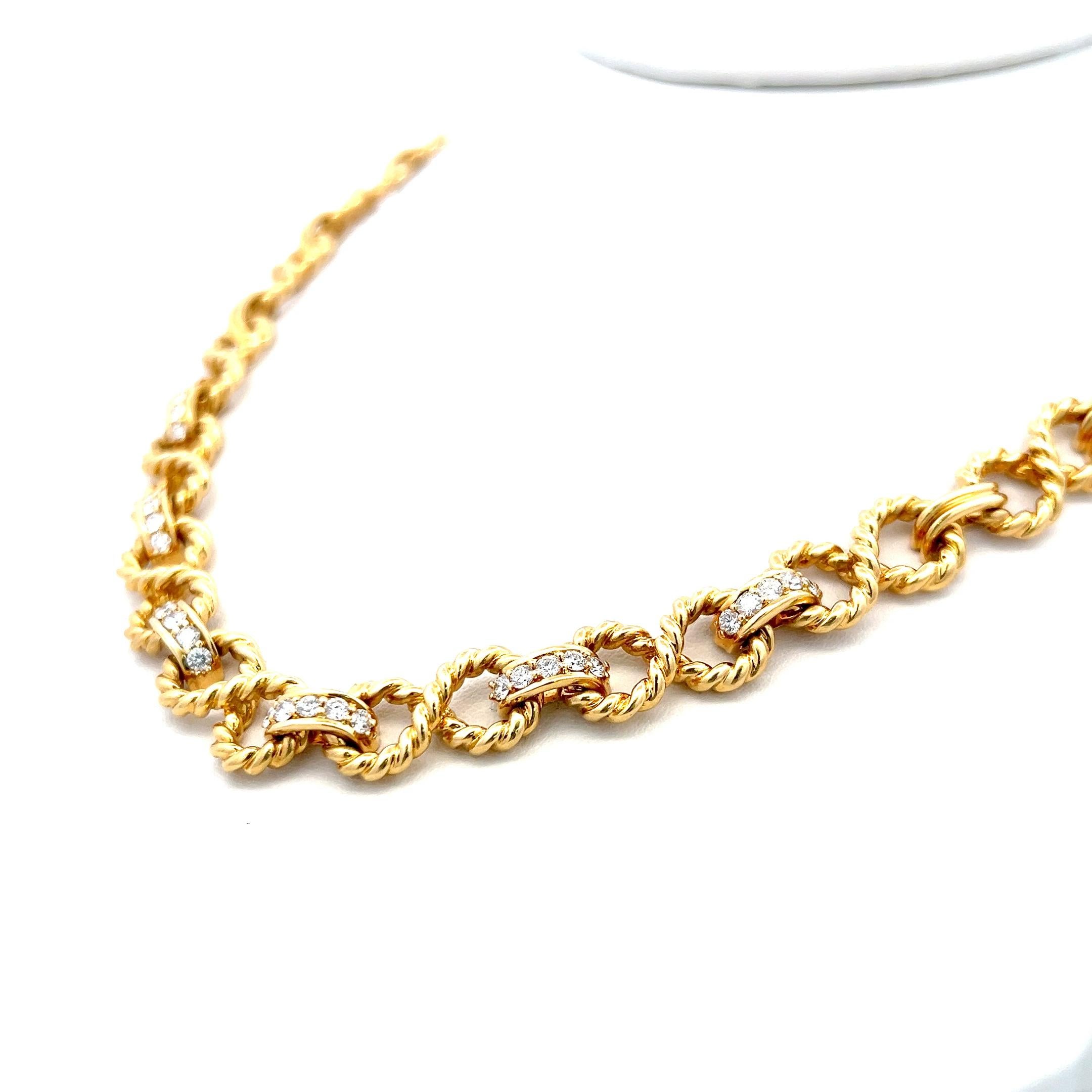 Designer :
Tiffany & Co
Titre :
Tiffany & Co 1.50 Carat Round Brilliant F VS1 Diamond 18 Karat Yellow Gold Link Necklace
Le style :
Lien
Métal :
Or jaune 18 carats
Pierre précieuse 1 :
Diamant de 1.5 carat
Nombre de pierres :
30
Couleur :
F
La