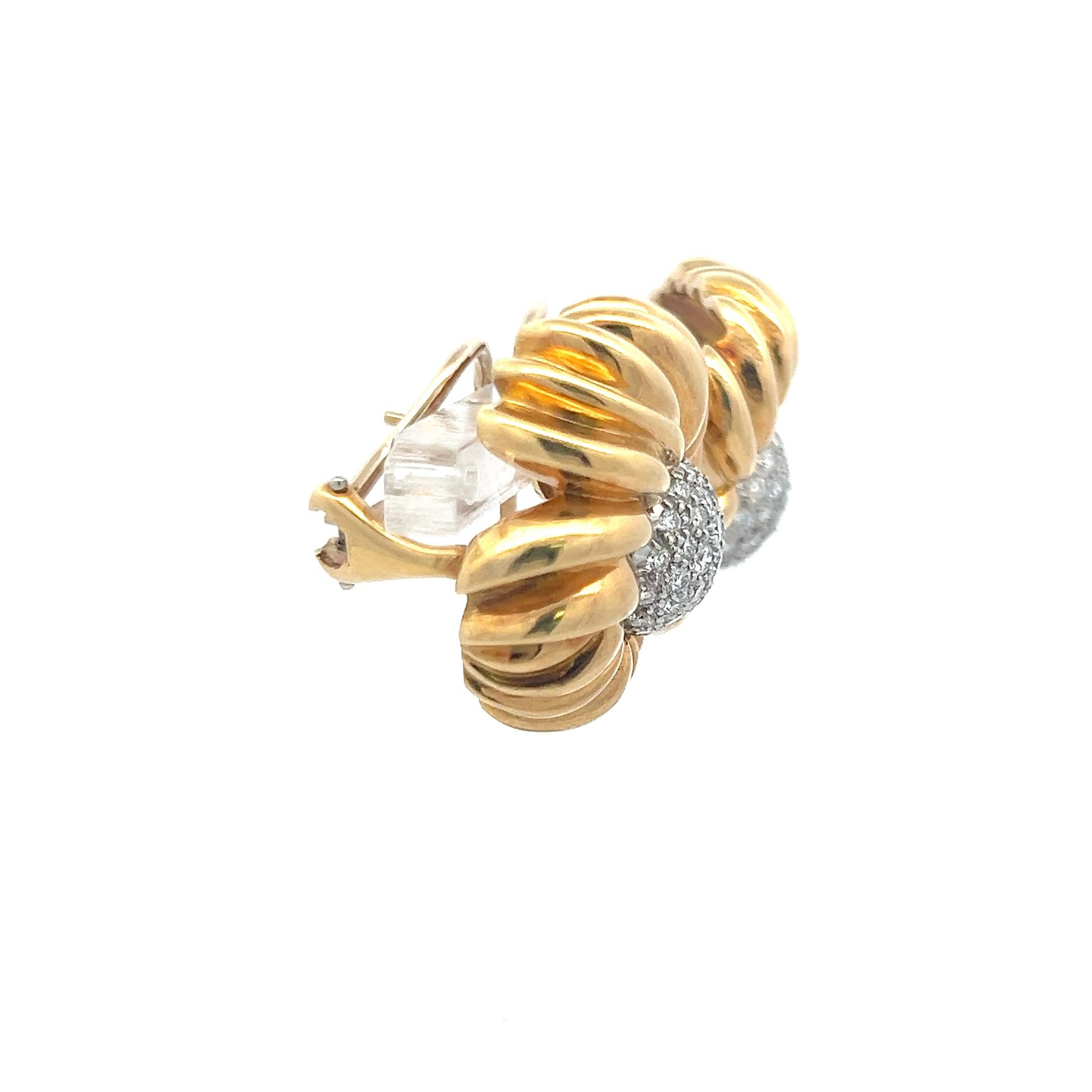Progettista:
Tiffany & Co.
Titolo:
Tiffany & Co. 1,50 Carati Rotondi Brillanti F VS Diamante 18 Carati Bicolore Oro/Platino Orecchini a Clip
Stile:
Clip On
Metallo:
Oro 18 carati bicolore/piatto
Gemma 1:
Diamante da 1,5 carati
Numero di