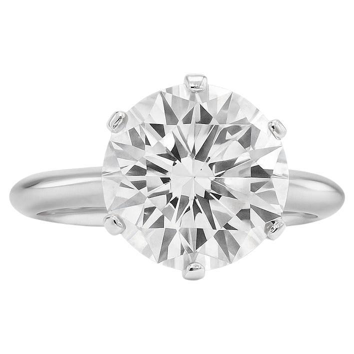 Tiffany
Co. Bague solitaire en platine avec diamant taille coussin de 1.52 carats