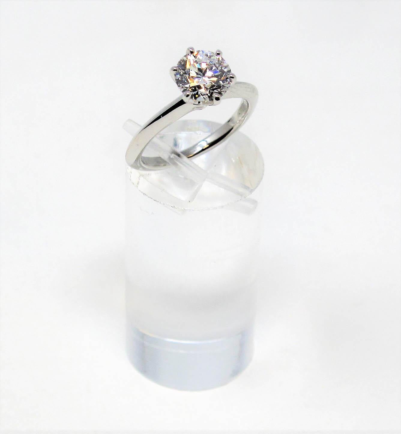 Round Cut Tiffany & Co 1.52 Carat Round Brilliant Solitaire Engagement Ring Platinum G VS1