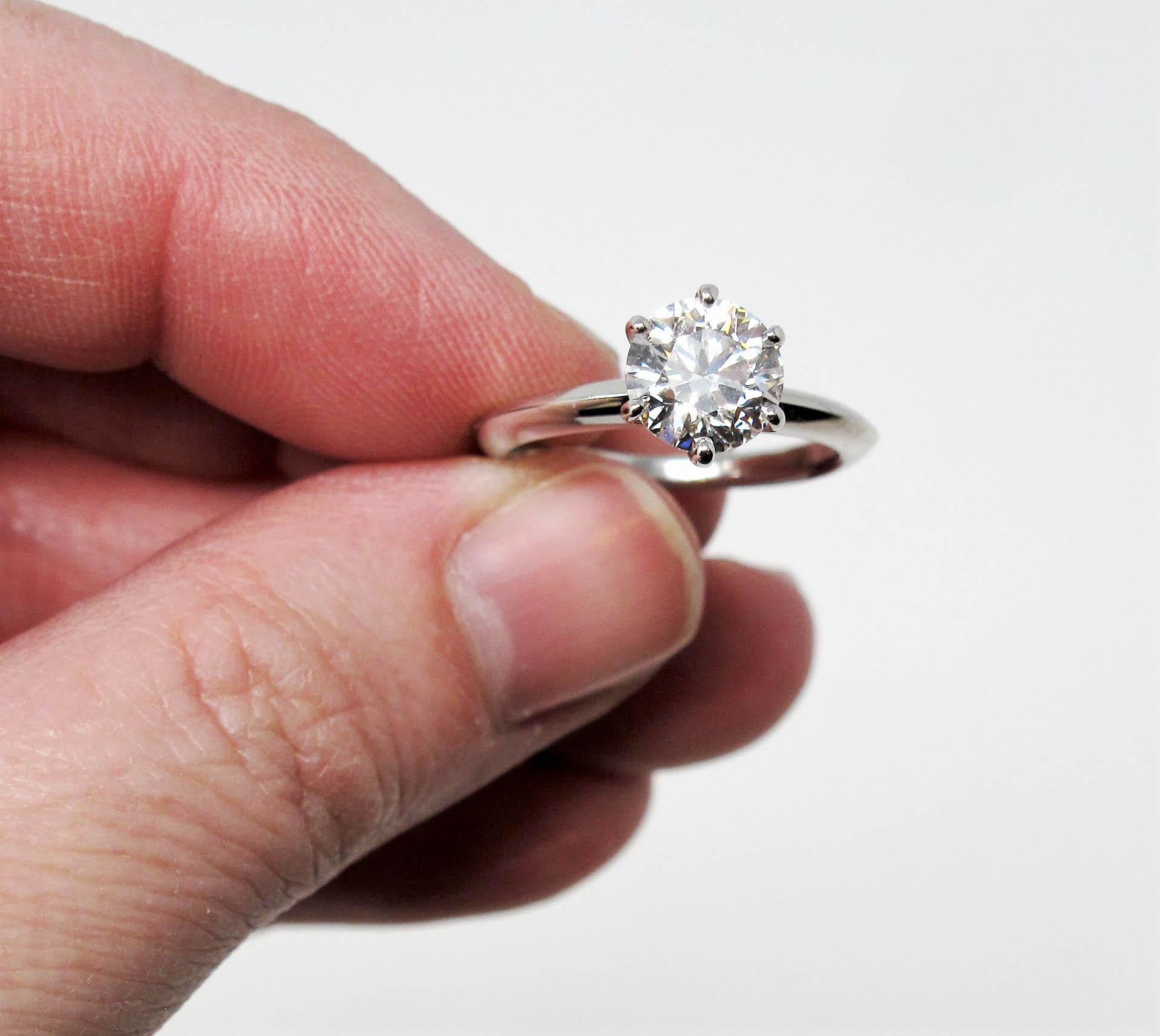 Tiffany & Co 1.52 Carat Round Brilliant Solitaire Engagement Ring Platinum G VS1 In Good Condition In Scottsdale, AZ