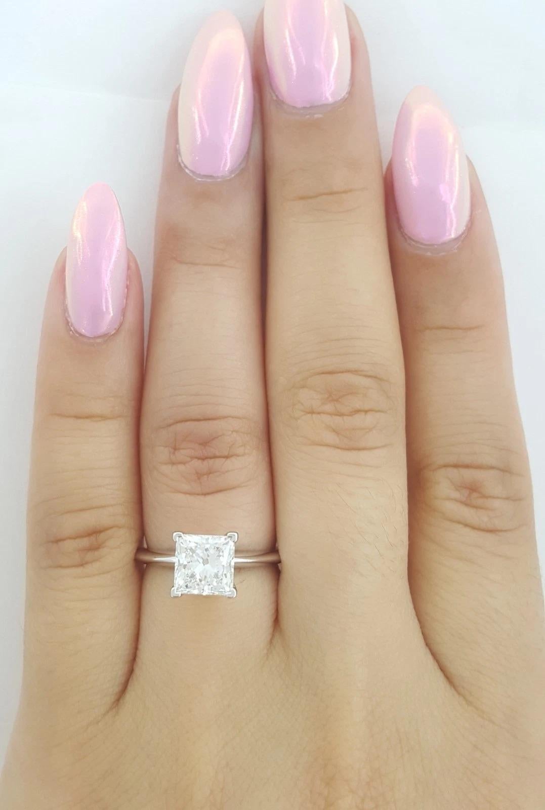 Anillo de compromiso solitario con diamante talla princesa de 1,56 quilates Tiffany & Co. en venta 1