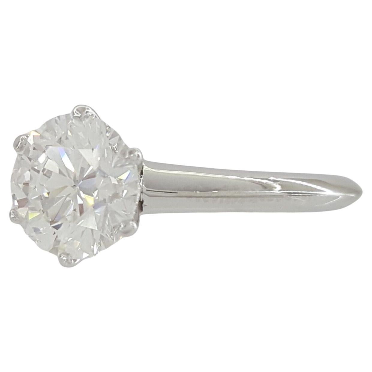 Moderne Tiffany & Co. Bague de fiançailles en platine de 1.59 carats avec diamant rond taillé en brillant en vente