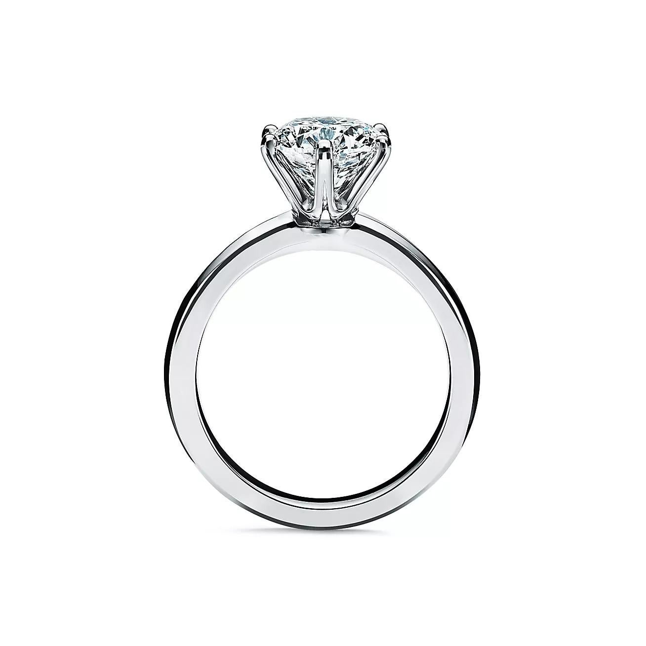 Tiffany & Co. Bague de fiançailles en platine de 1.59 carats avec diamant rond taillé en brillant Unisexe en vente