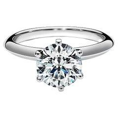 Tiffany & Co. Bague de fiançailles en platine de 1.59 carats avec diamant rond taillé en brillant