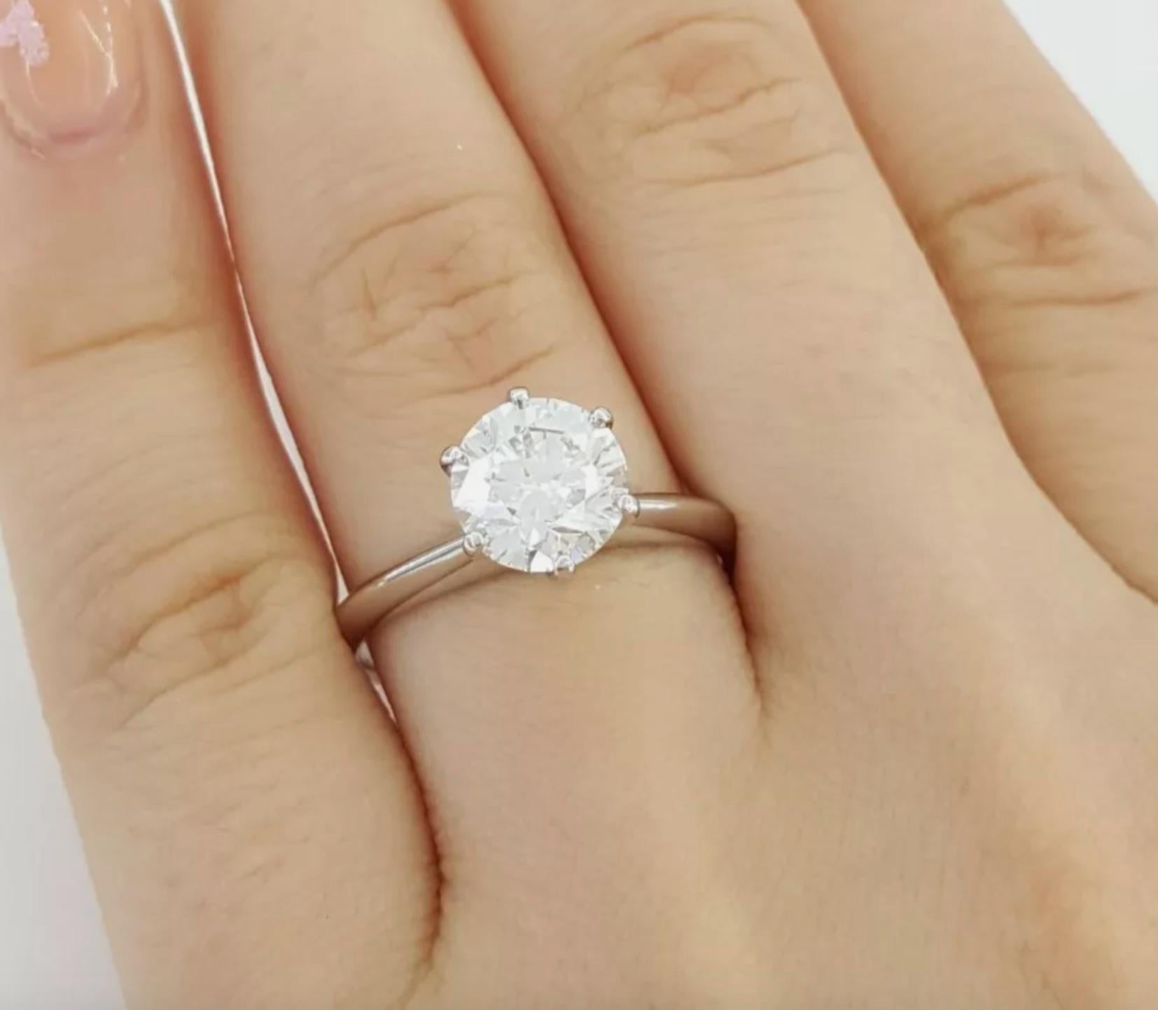 Contemporary Tiffany & Co., 1.59 Carat Round Brilliant Cut Diamond Engagement Ring For Sale
