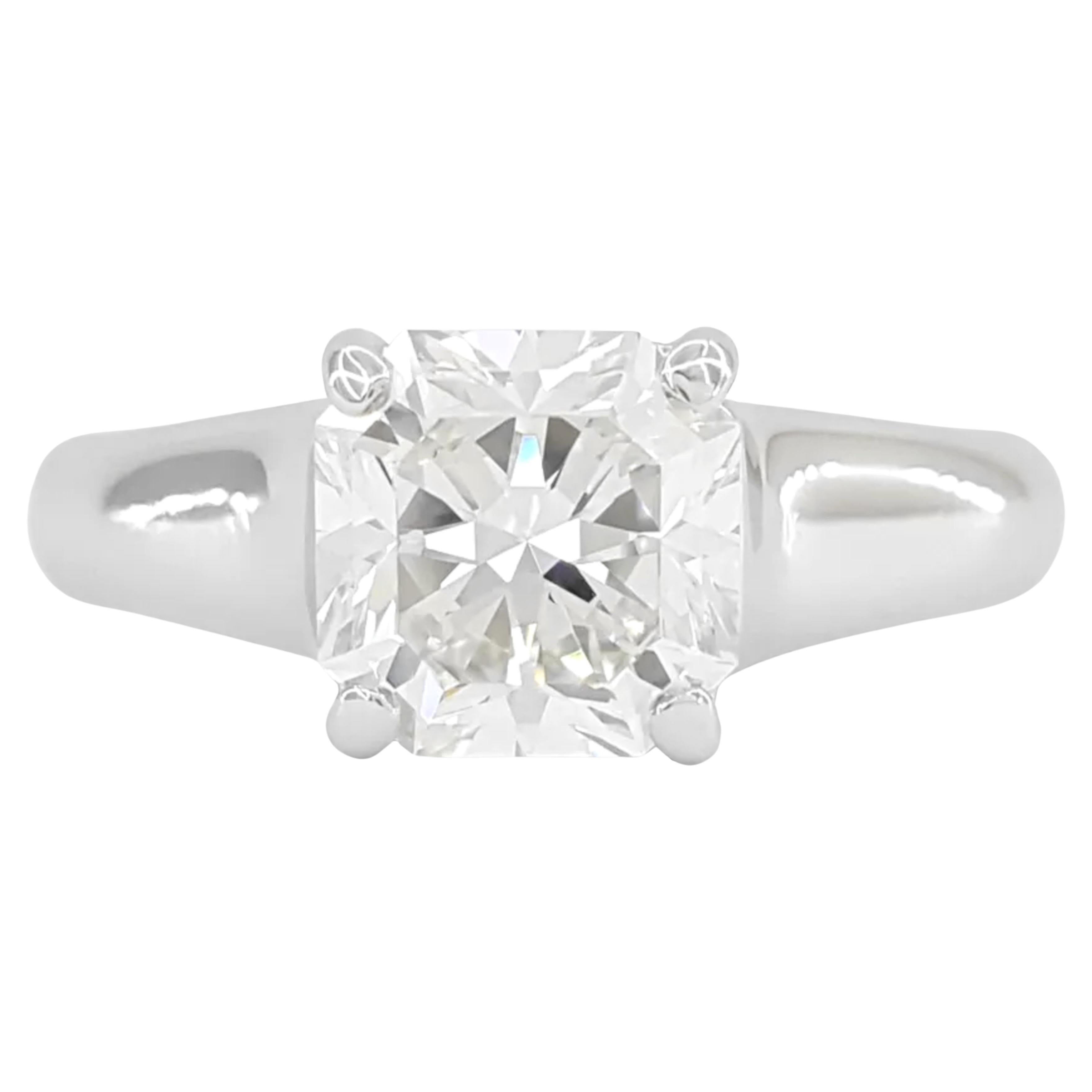 Anillo Tiffany & Co. de diamantes talla brillante cuadrada Lucida en platino de 1.59 ct