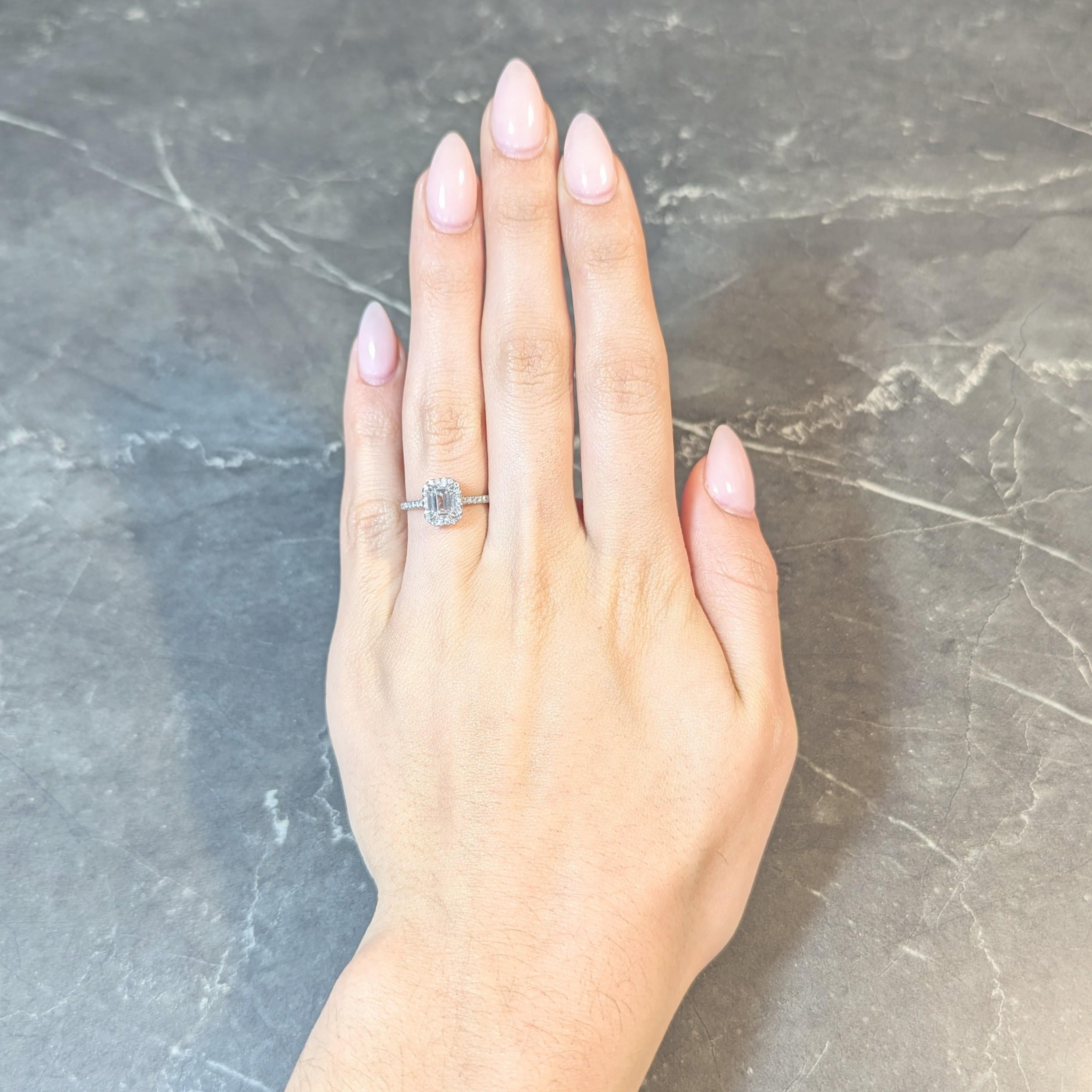 Tiffany & Co. Bague de fiançailles Soleste en platine avec diamant taille émeraude de 1.59 carats en vente 7