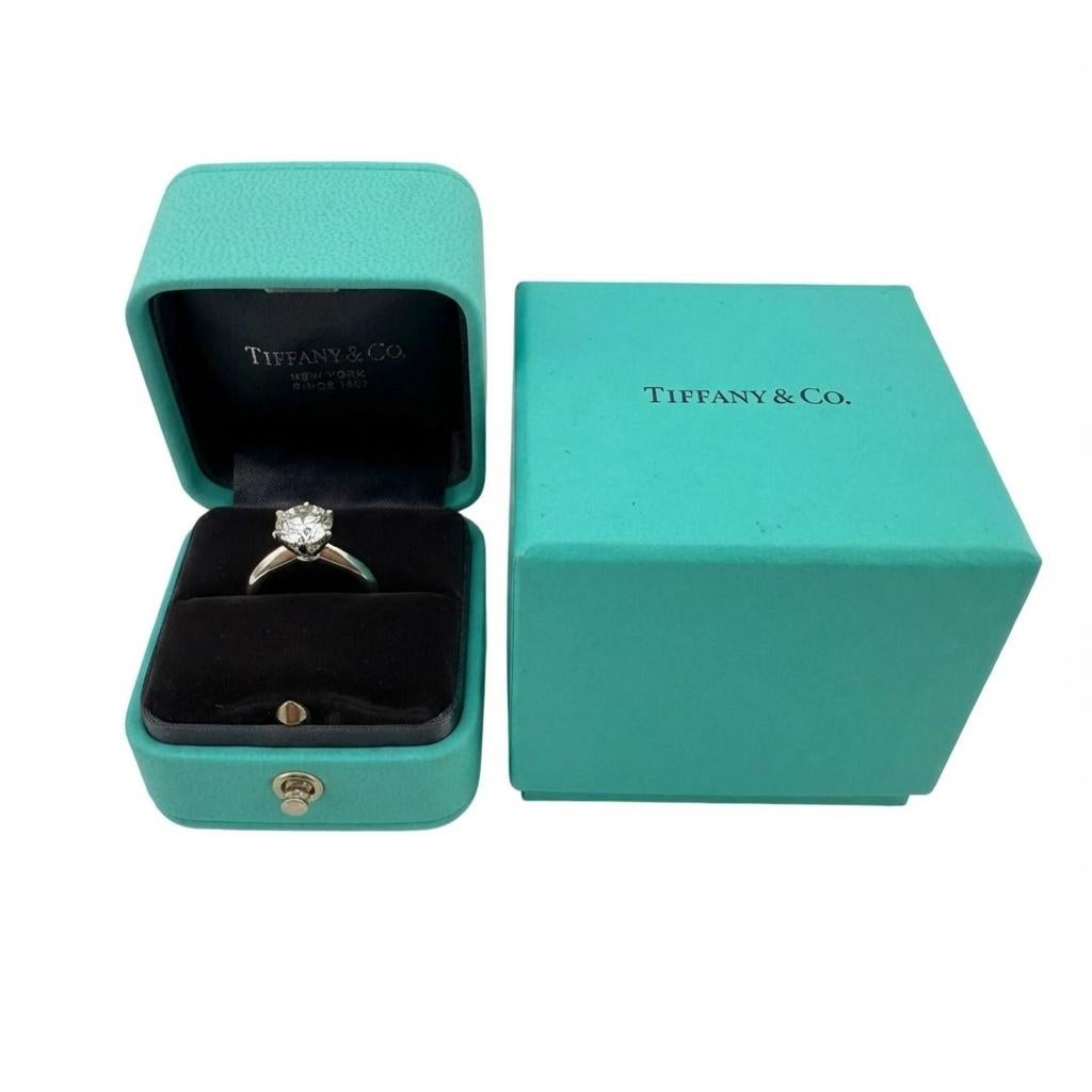 Contemporain Tiffany & Co. Bague de fiançailles à diamants ronds et brillants de 1,60ct en vente