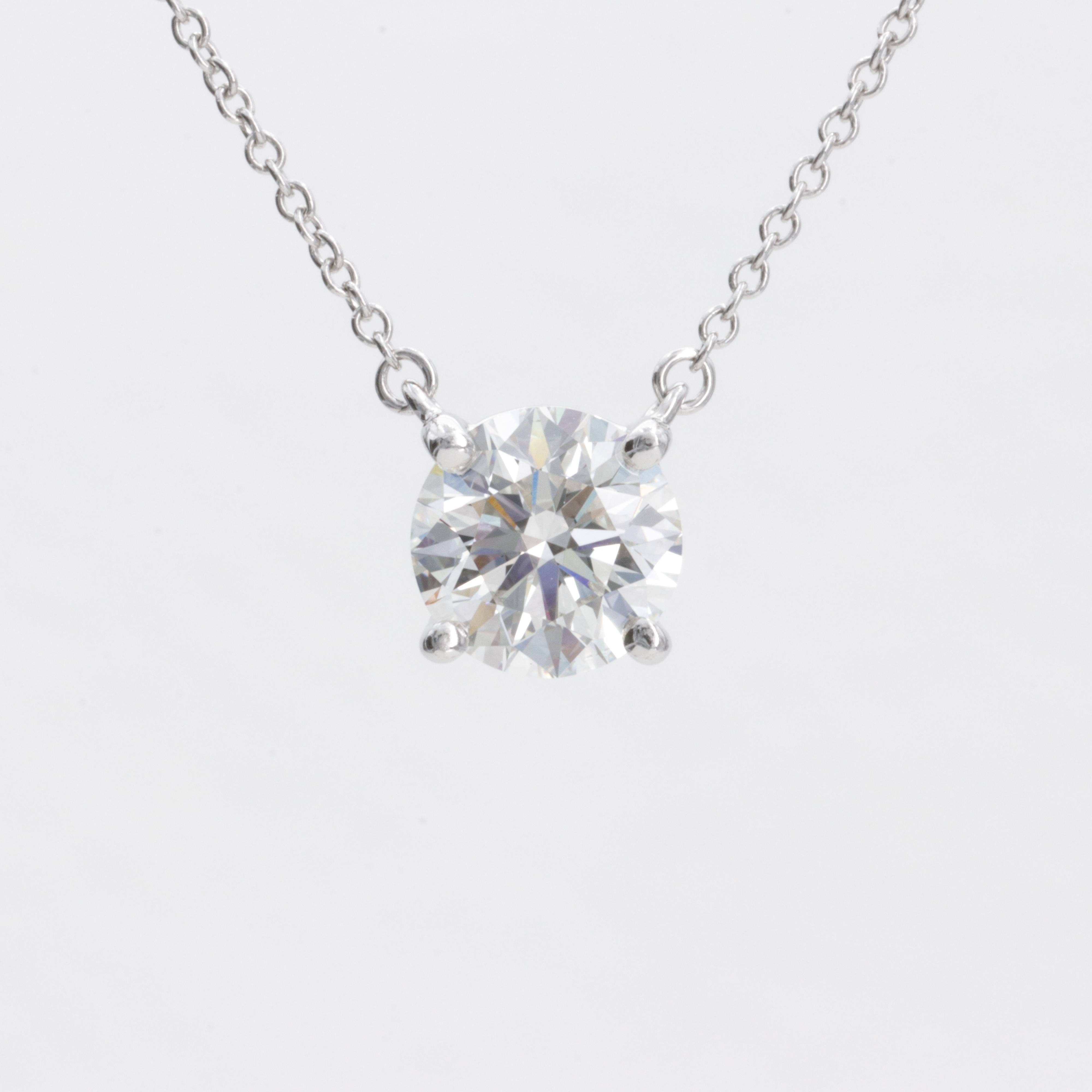 Moderne Tiffany & Co 1.63 Carat Round Brilliant Diamond & Platinum Solitaire Necklace en vente