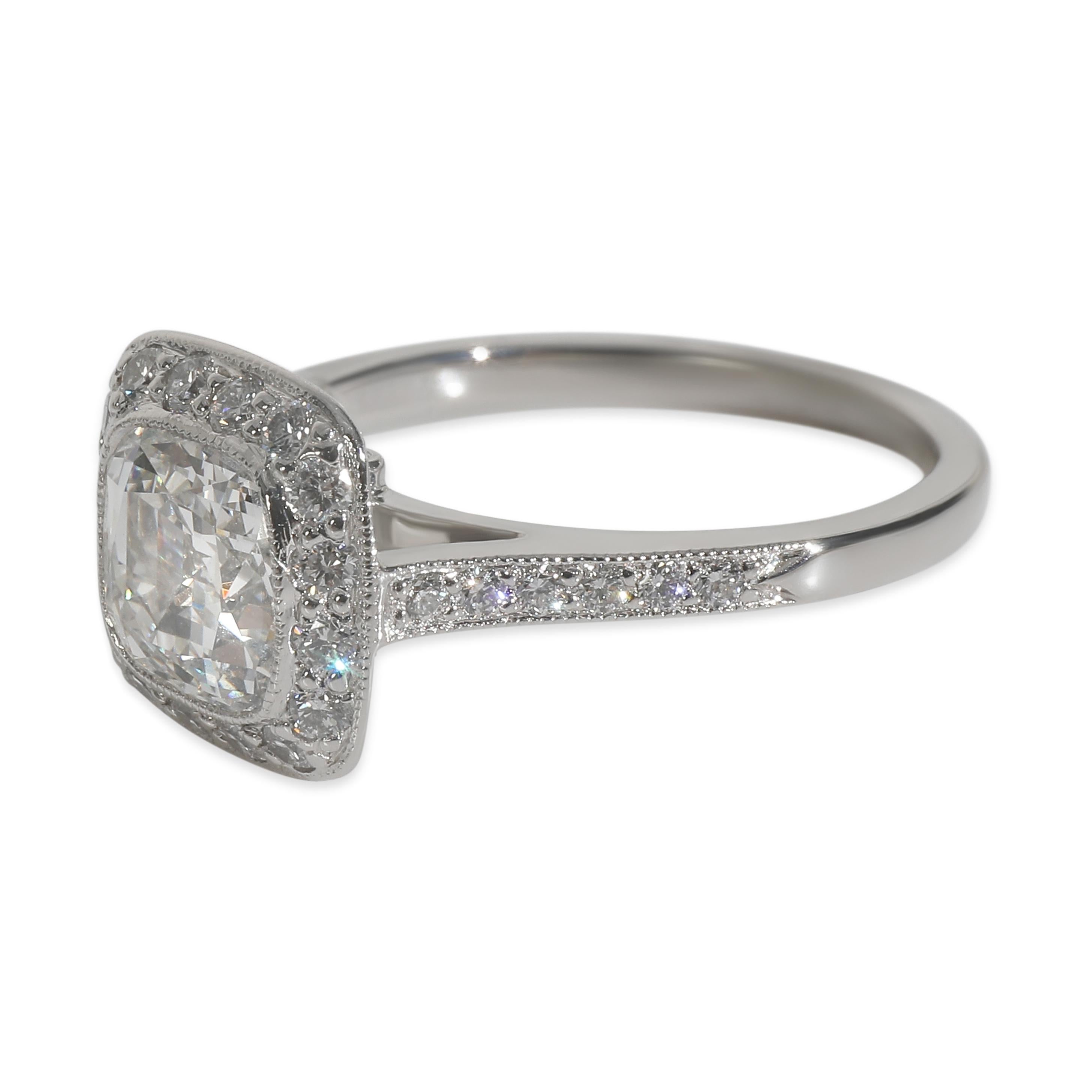 Taglio cuscino Anello di fidanzamento Legacy con diamante a cuscino da 1,63 carati di Tiffany & Co. in vendita