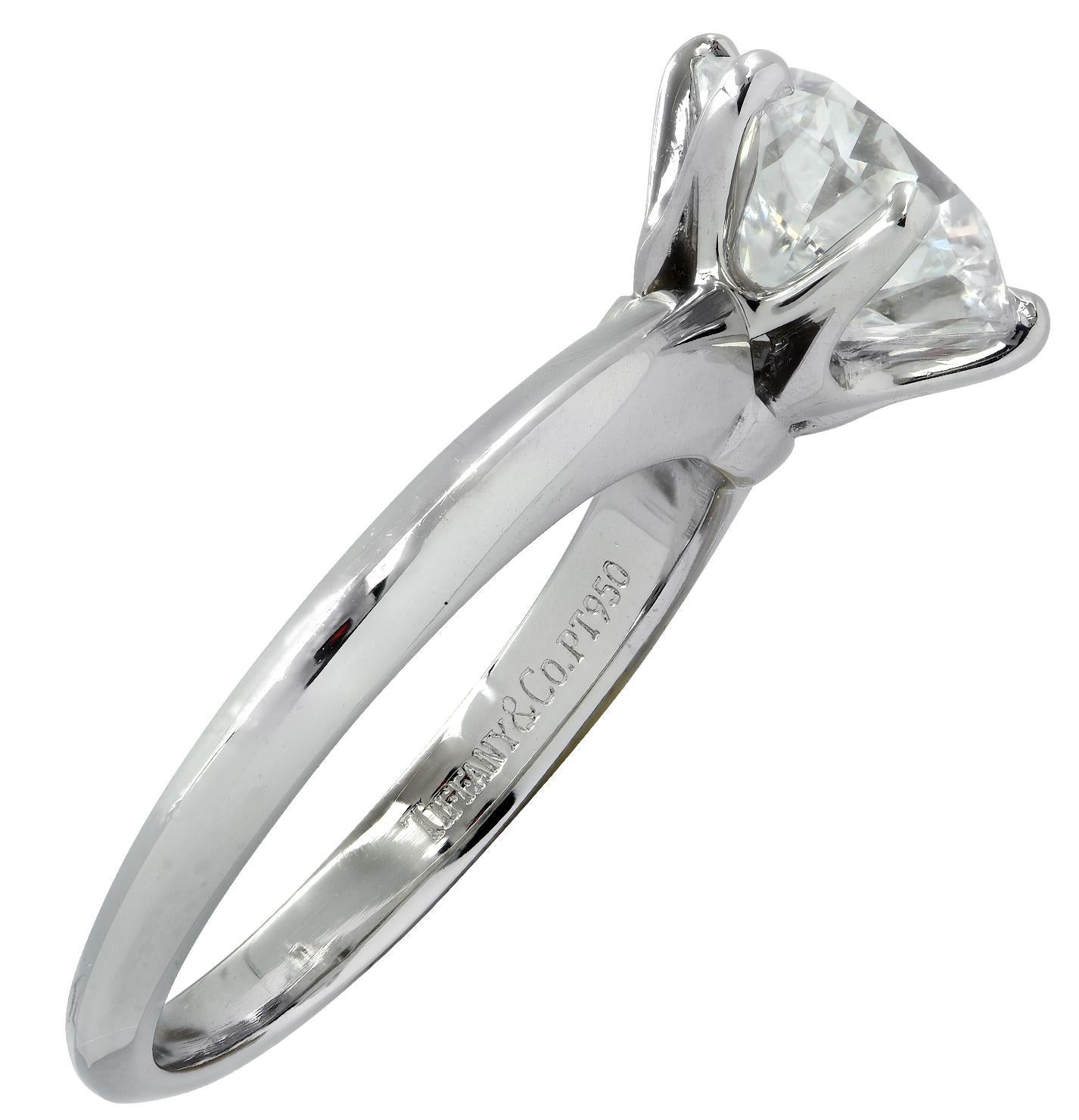 Verlobungsring aus Platin mit 1::73 Karat Diamanten von Tiffany & Co. 2