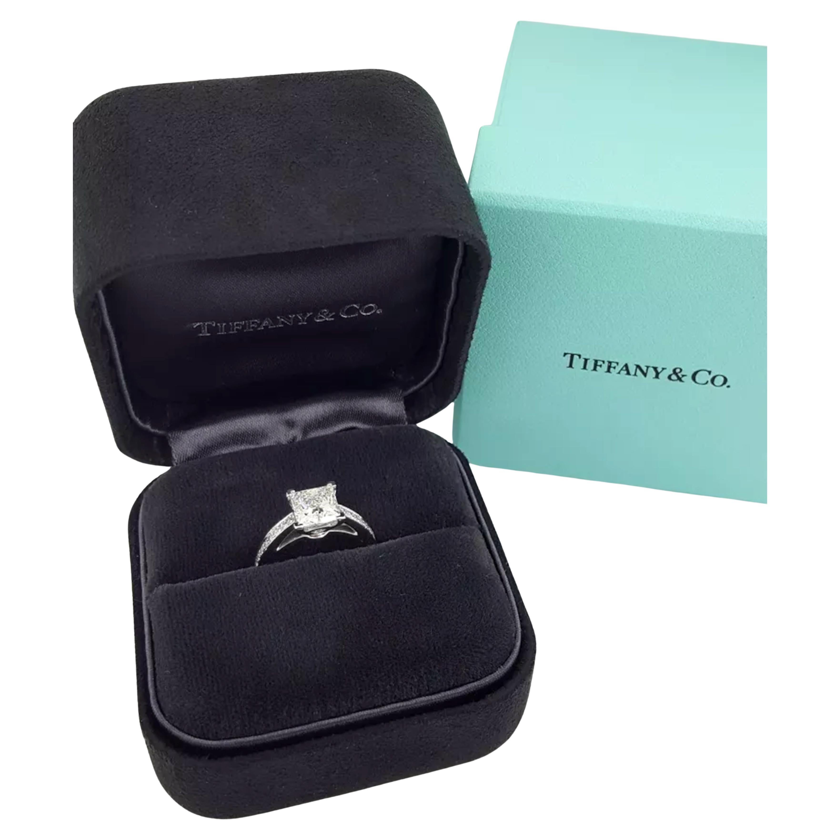 Tiffany & Co. 1,76 Karat. Grace Verlobungsring aus Platin (Rundschliff) im Angebot
