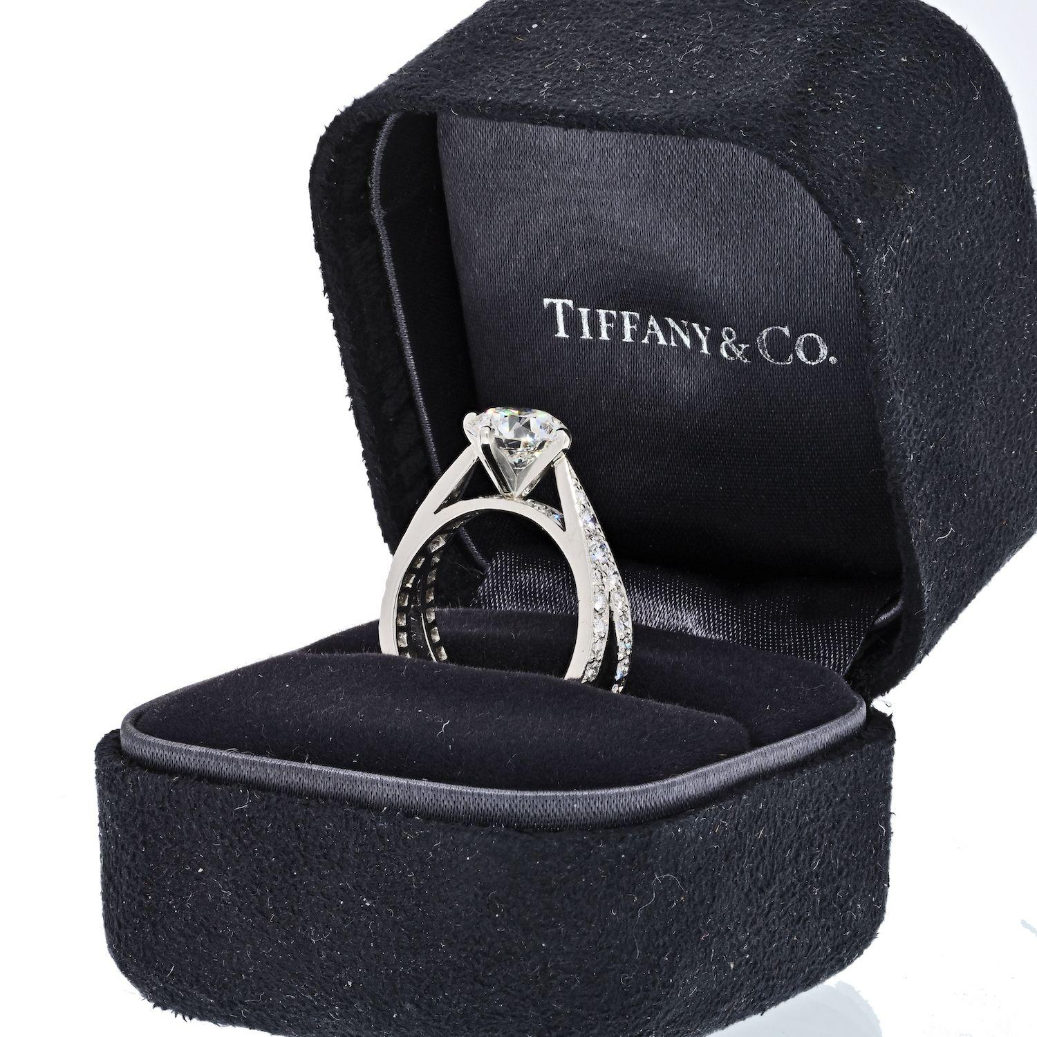 Verlobungsring von Tiffany & Co. mit 1,79 Karat rundem Diamant H/VVS1 GIA Damen im Angebot