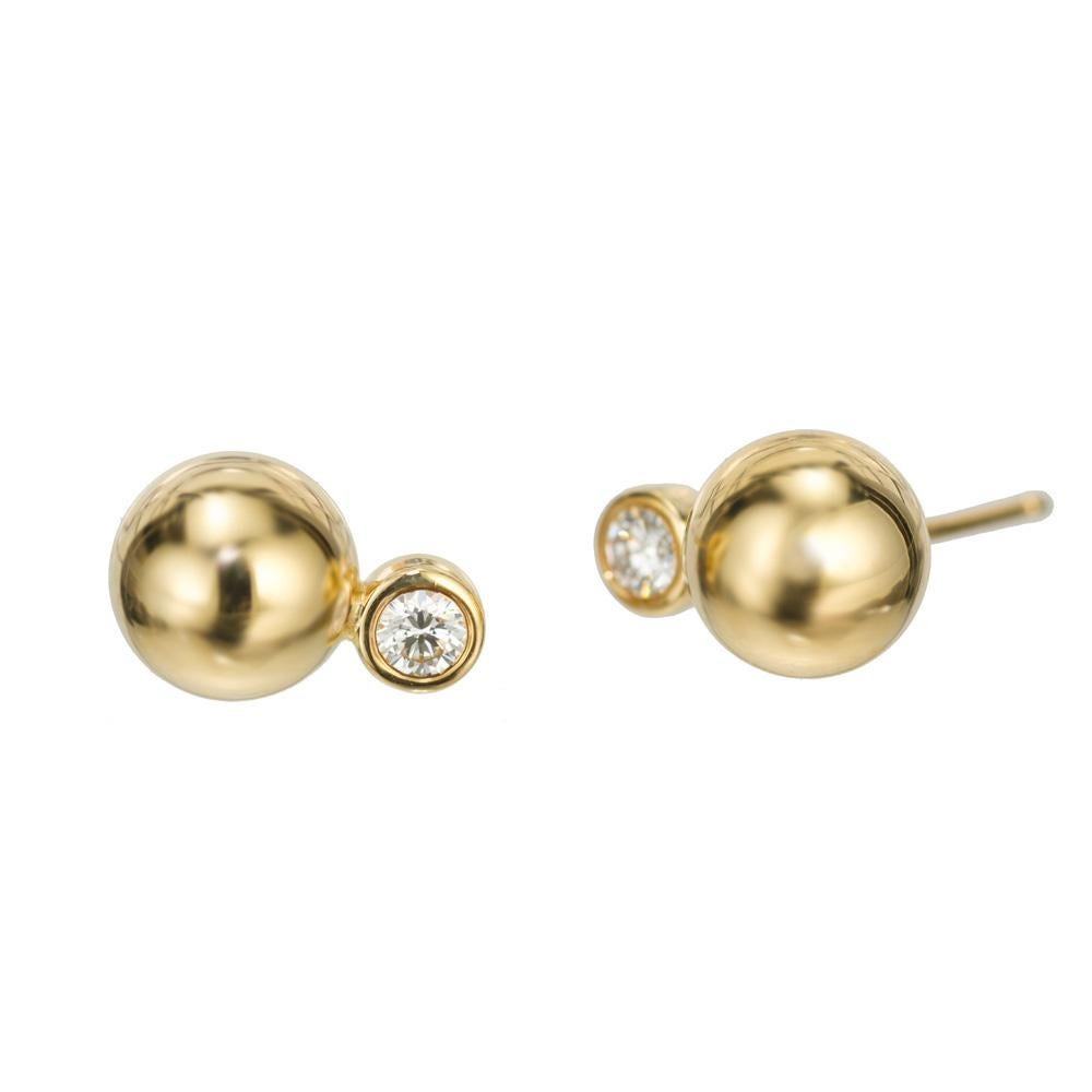 18 carat stud earrings
