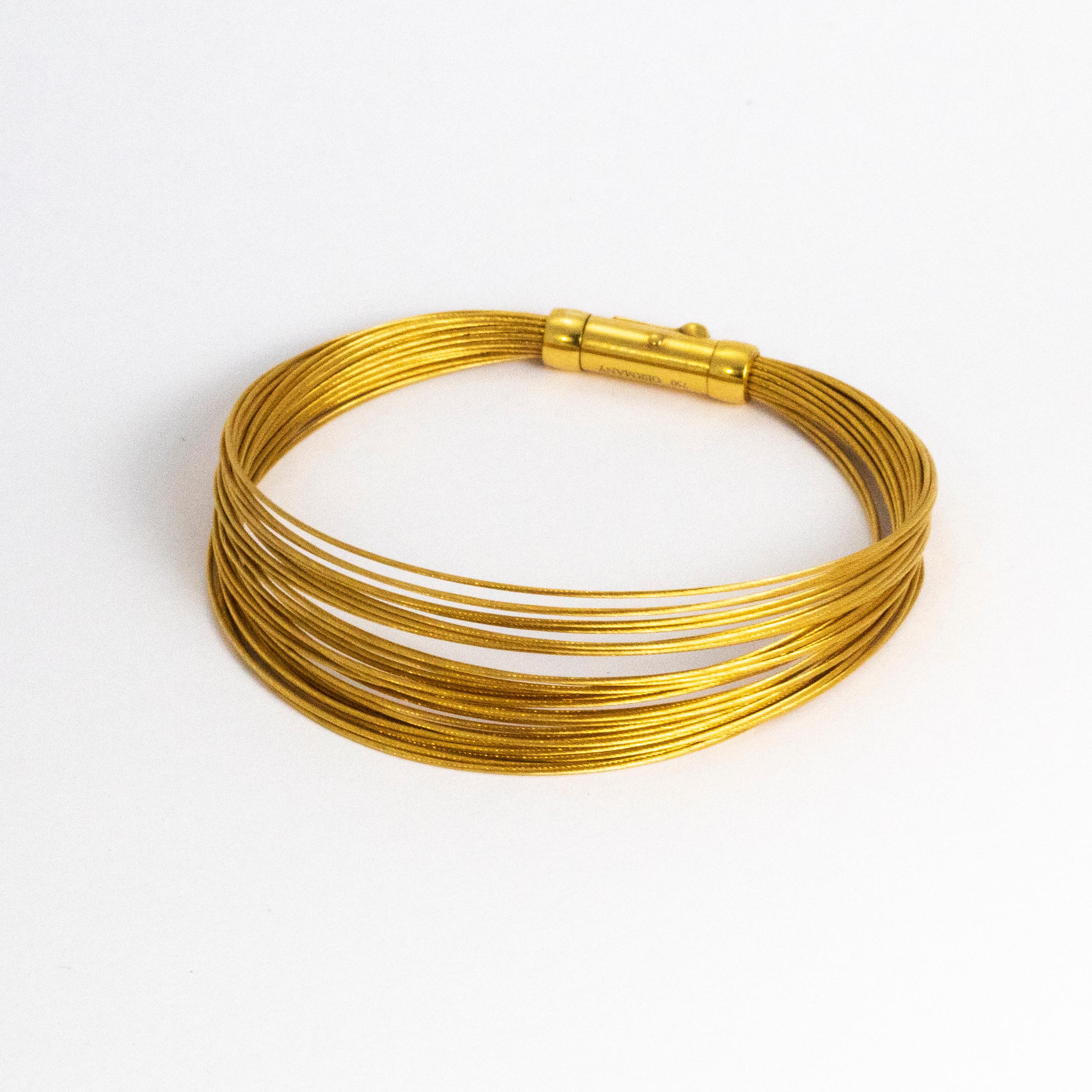 Modern and stylish design, this bracelet is made up of lots of fine 18ct gold wire strands which is all gathered together with a lovely classic Tiffany & Co fastening.

