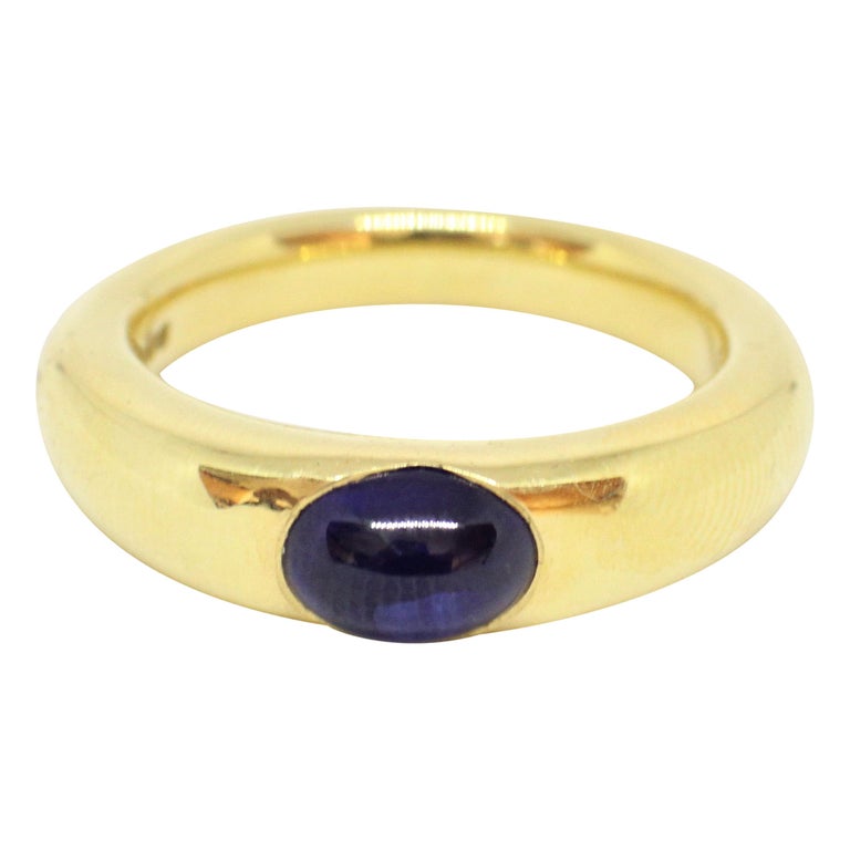 Tiffany and Co. 18 Carat Yellow Gold Cabochon Sapphire Ring at 1stDibs