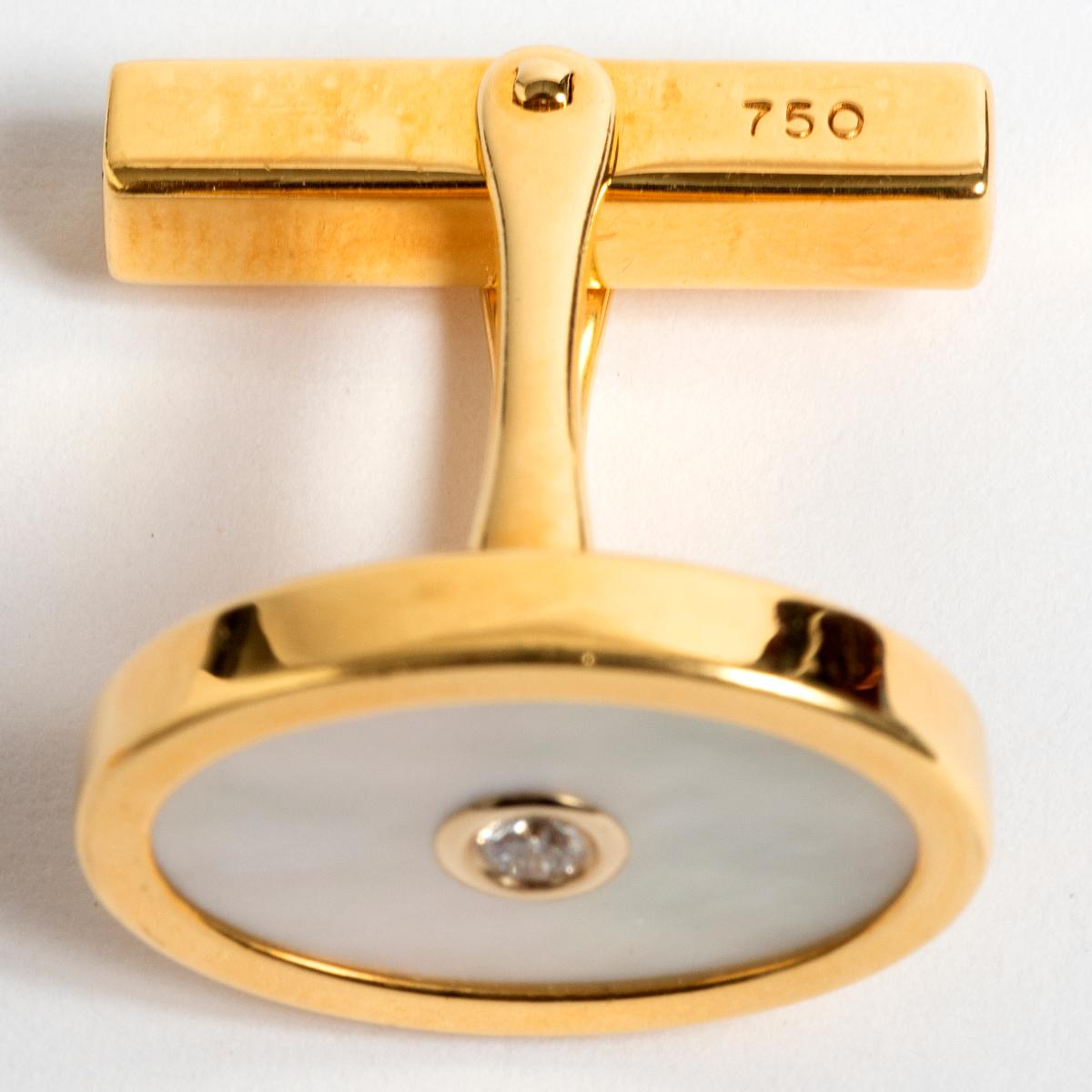 Tiffany & Co Yellow Gold, Mother of Pearl, Diamond Centre Cufflinks. In Excellent Condition In Canterbury, GB