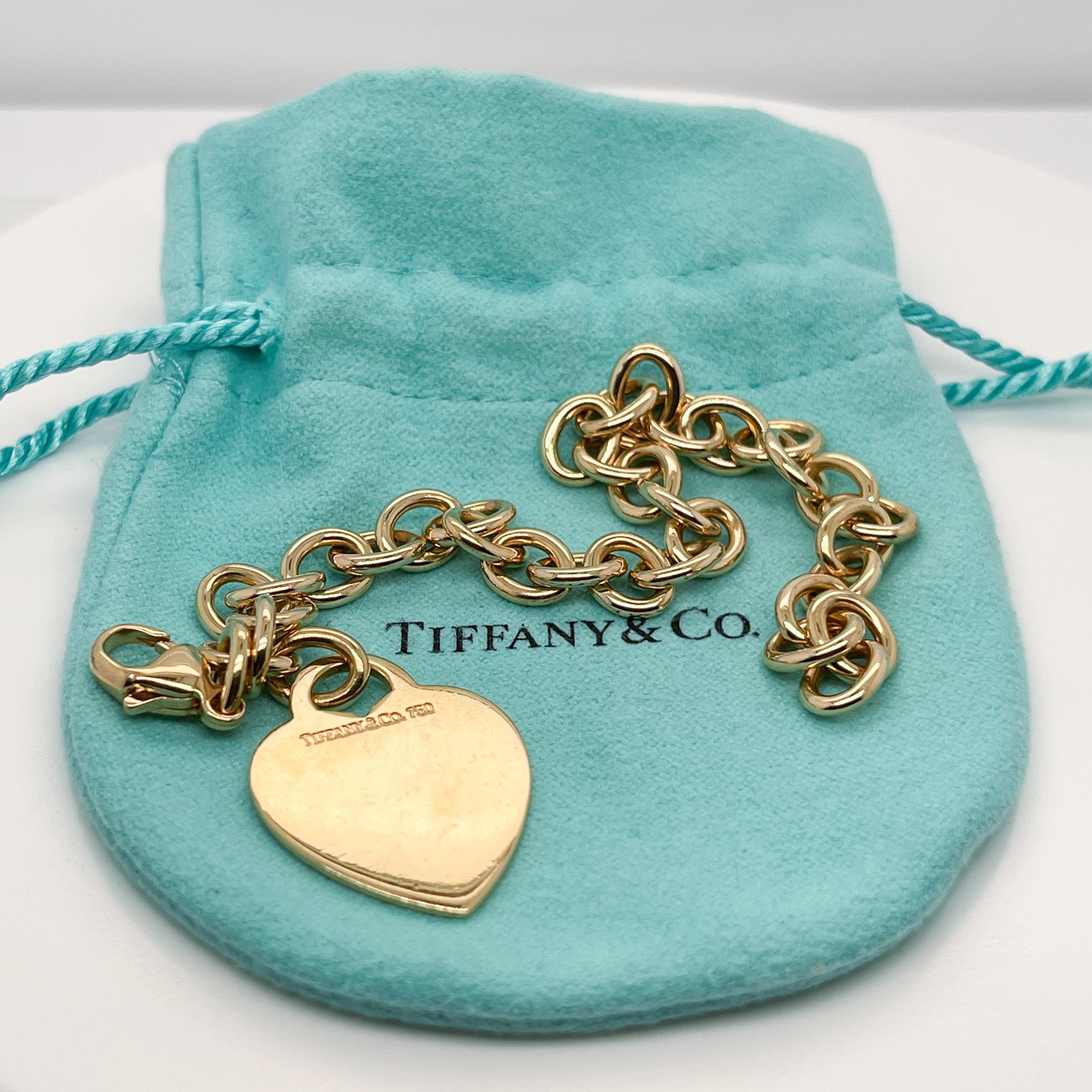 Modern Tiffany & Co. 18 Karat Gold Dog Chain Link Bracelet & Heart Charm For Sale