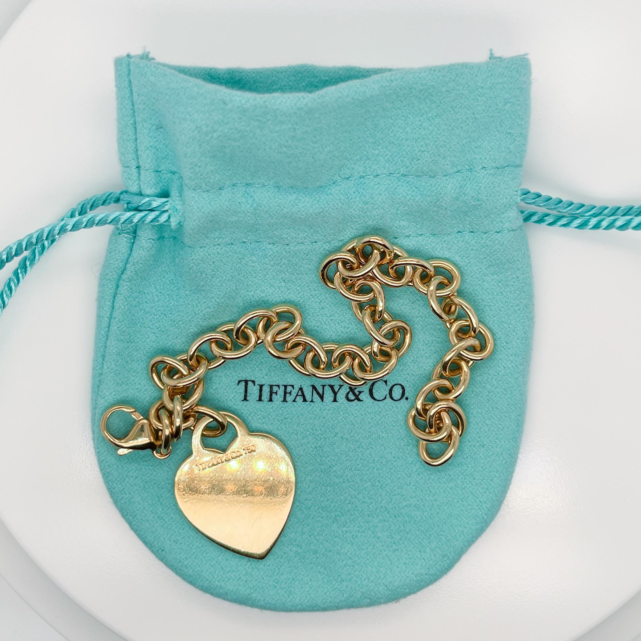 Tiffany & Co. 18 Karat Gold Dog Chain Link Bracelet & Heart Charm In Good Condition For Sale In Philadelphia, PA