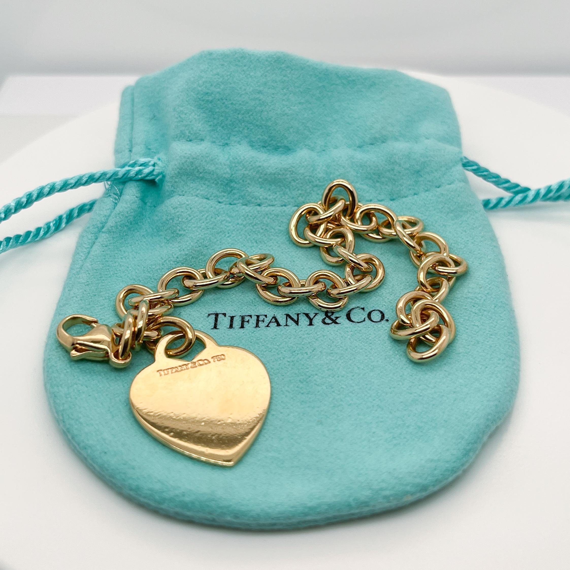 Women's Tiffany & Co. 18 Karat Gold Dog Chain Link Bracelet & Heart Charm For Sale