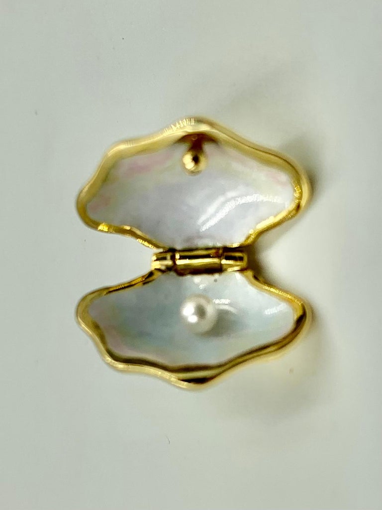 Tiffany Co. 18 Karat Gold Enamel Cultured Pearl Oyster Pendant Charm 2001