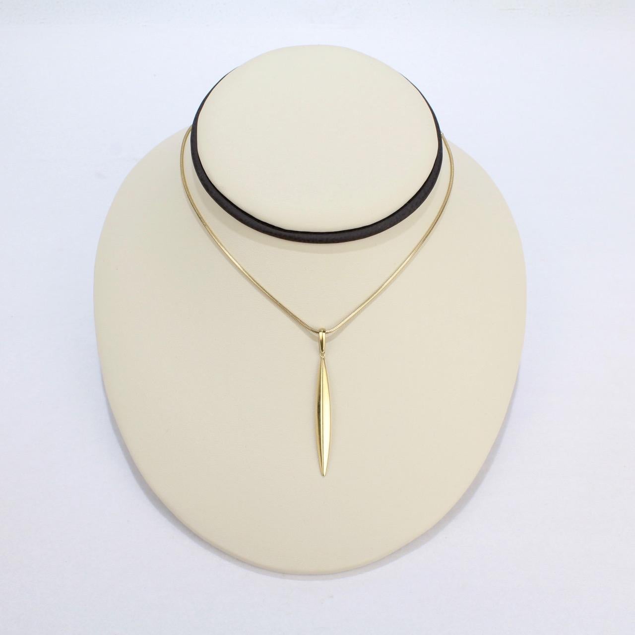 A Tiffany & Co 18 karat gold Feather Pendant together with its companion Snake chain. 

A wonderful estate find!

The pendant marked on the bail: T & Co and 750.
The chain marked: Tiffany & Co 750.

Chain Length: ca. 10 in.
Pendant Length (incl.