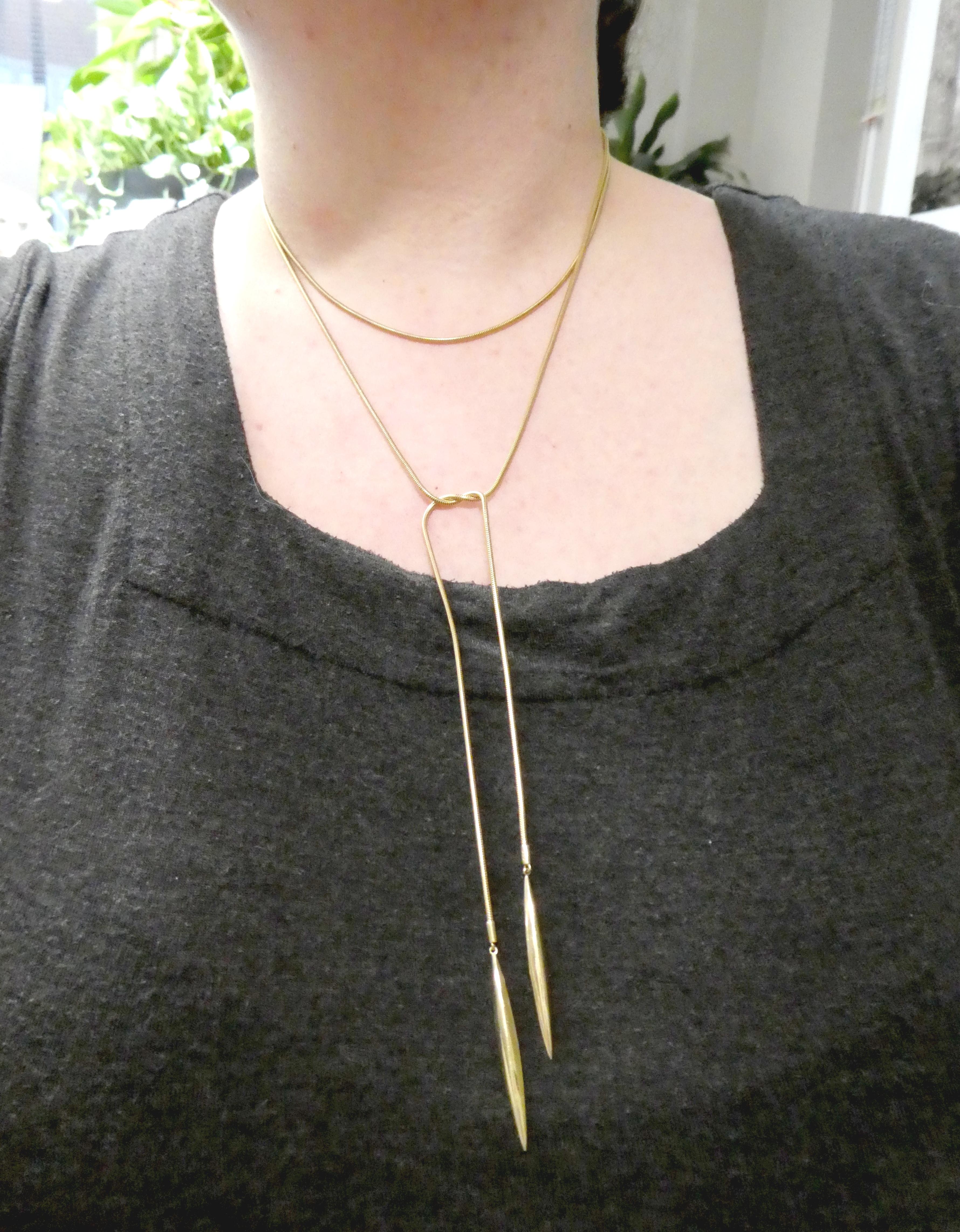 Tiffany & Co. 18 Karat Gold Lariat Double Feather Snake Chain Wrap Necklace In Excellent Condition In  Baltimore, MD