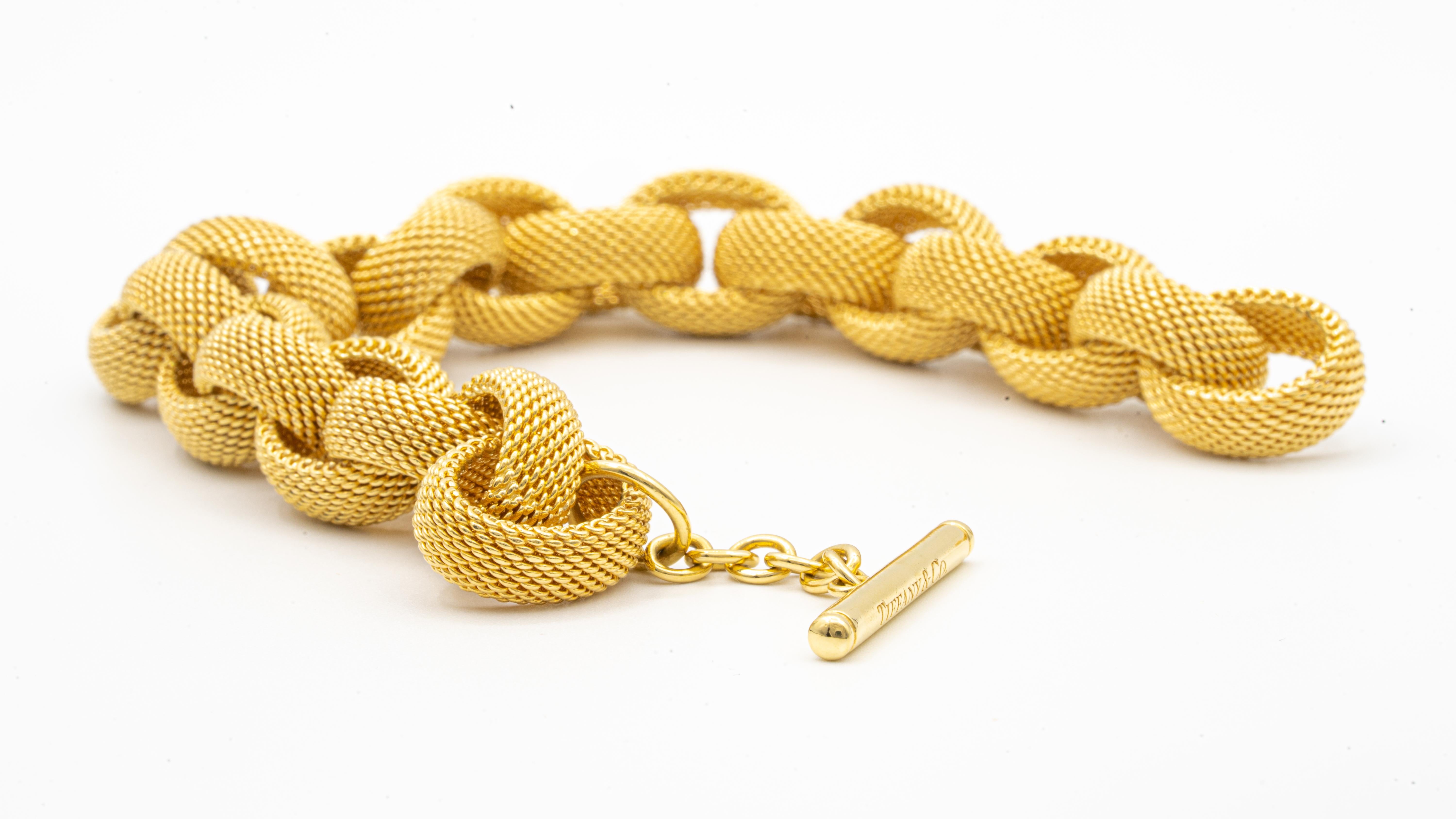 Tiffany & Co. Gold Link Toggle Bracelet finely crafted in 18 Karat yellow gold , comprised of interlocking woven mesh oval links. Matte finish mixed with high polished gold.
Hallmarks: Tiffany & Co . 
Weight: 77.7 grams. 
Length: 8.5 inches with