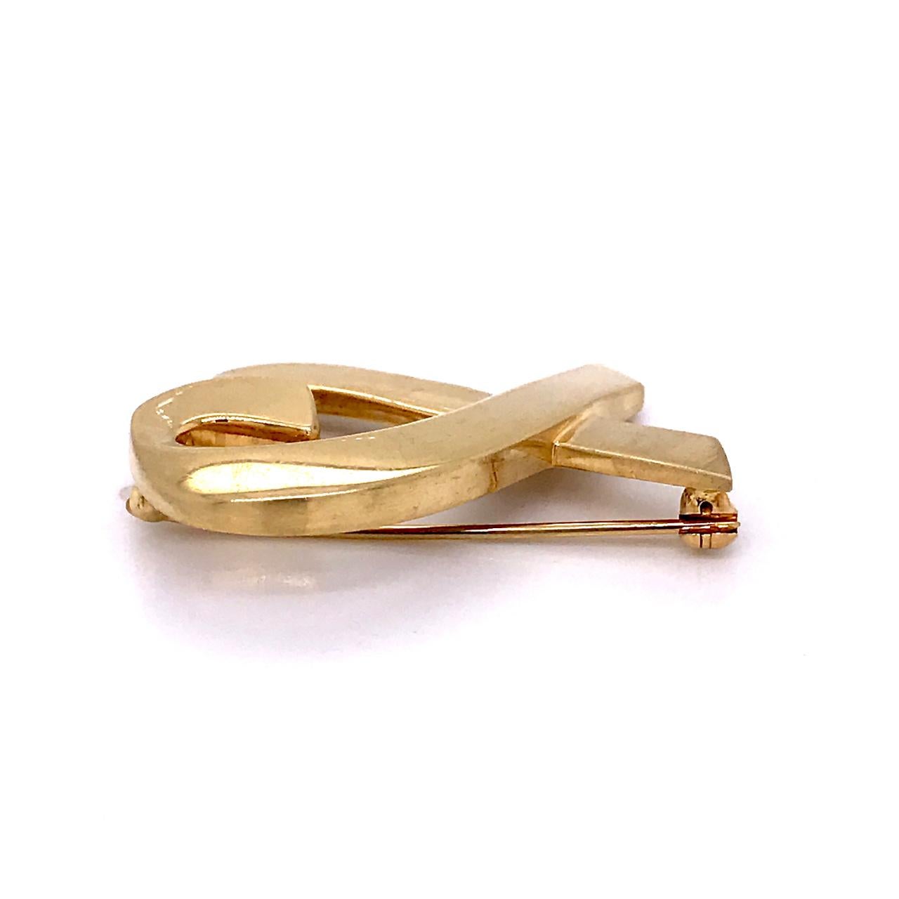 Modern Tiffany & Co. 18 Karat Gold Paloma Picasso Loving Heart Brooch or Pin For Sale