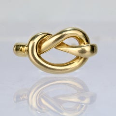 Tiffany & Co. 18 Karat Gold Pretzel Knot Pendant for a Necklace or Charm, 1979