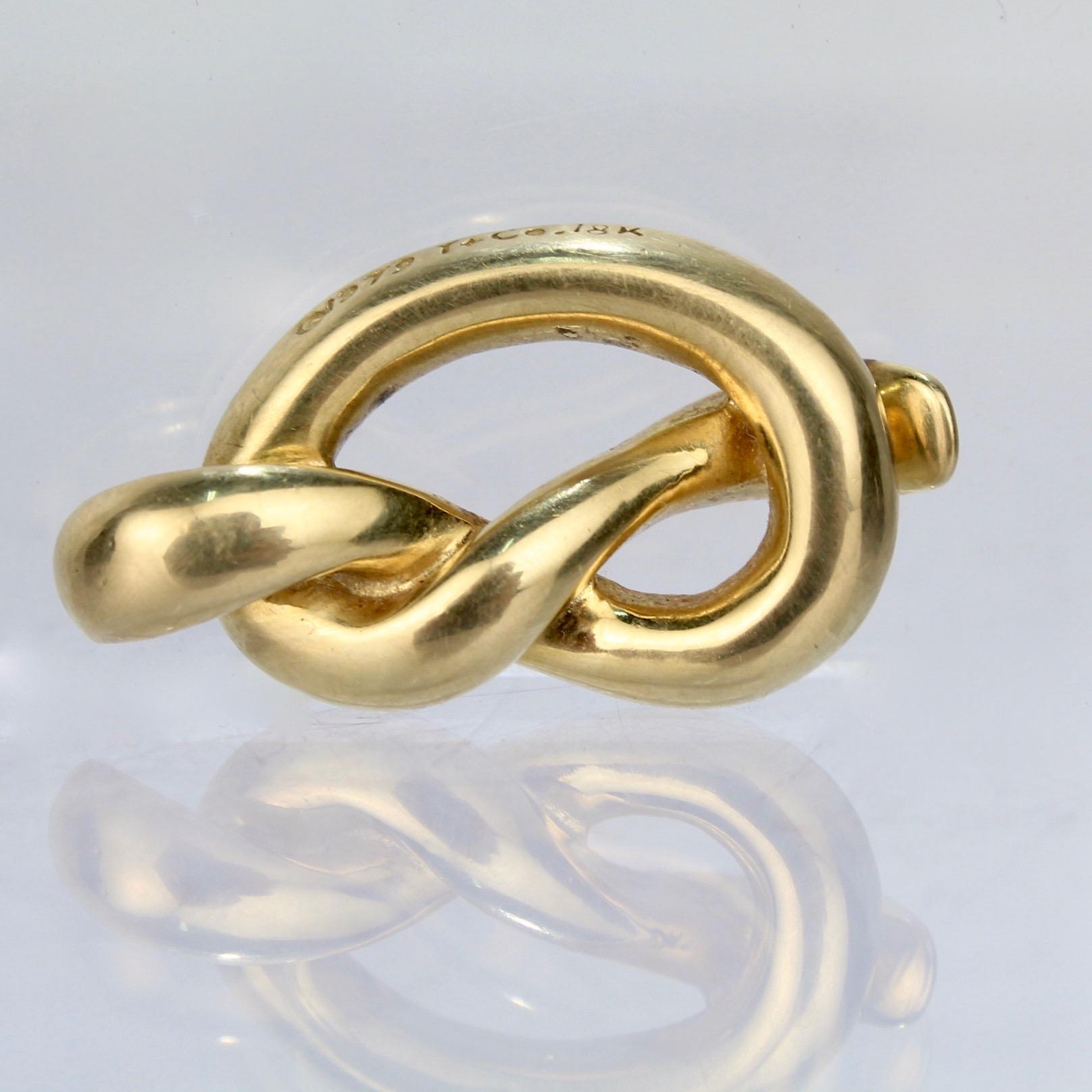 Women's or Men's Tiffany & Co. 18 Karat Gold Pretzel Knot Pendant for a Necklace or Charm, 1979