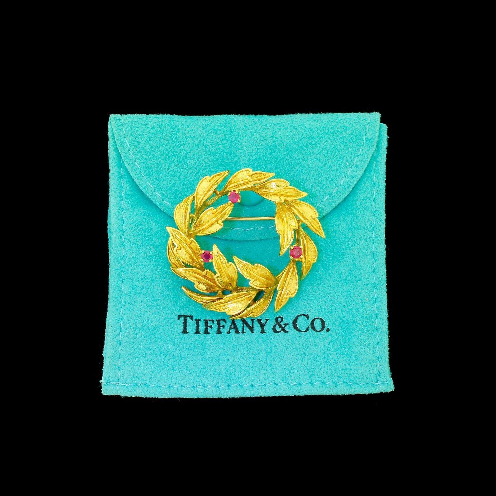Tiffany & Co. 18 Karat Gold Ruby Leaf Holiday Wreath Pin Brooch Pin 10.75 Grams 2