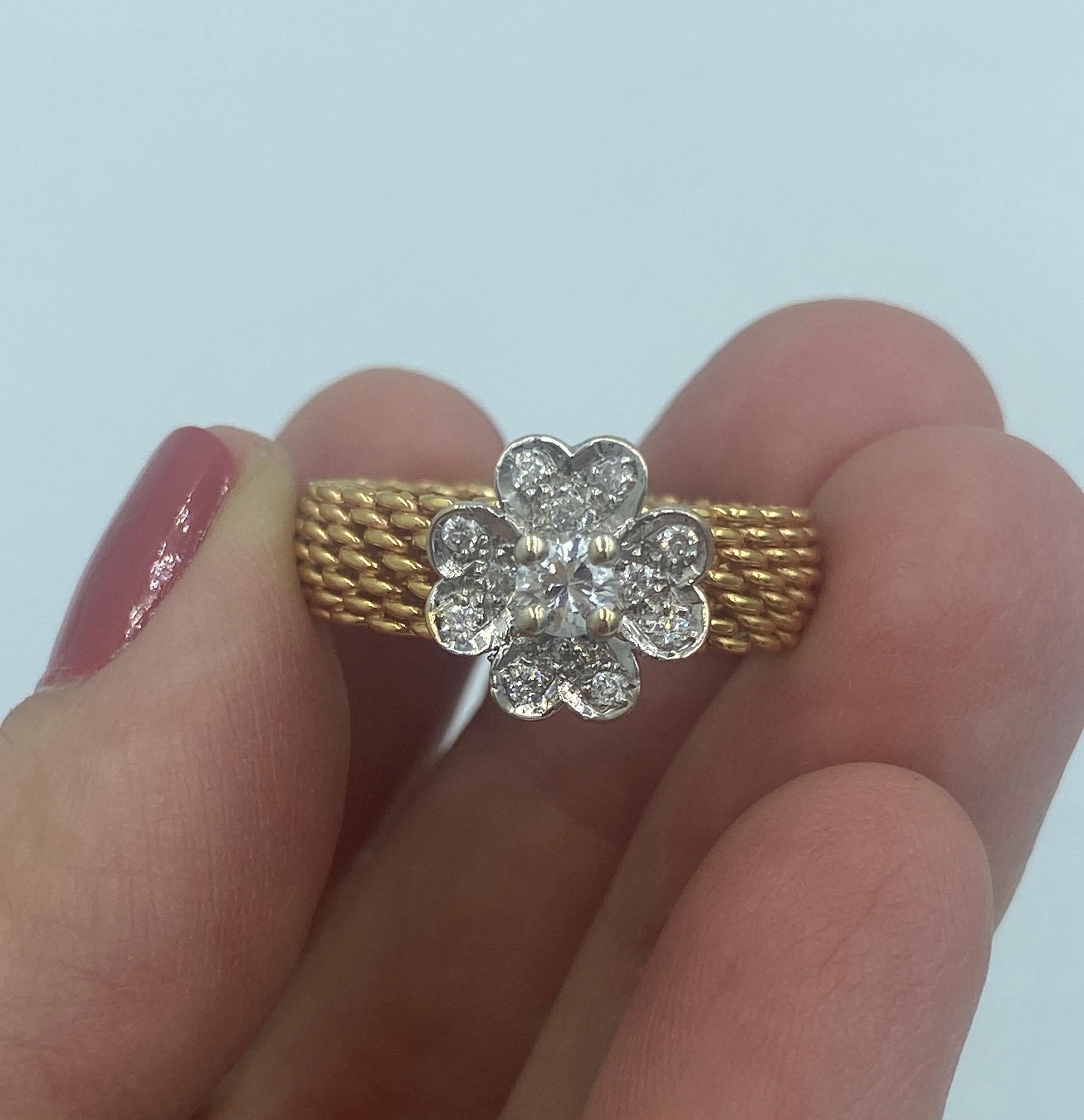Tiffany & Co 18 karat gold Somerset mesh ring with a diamond flower In Good Condition For Sale In London, GB