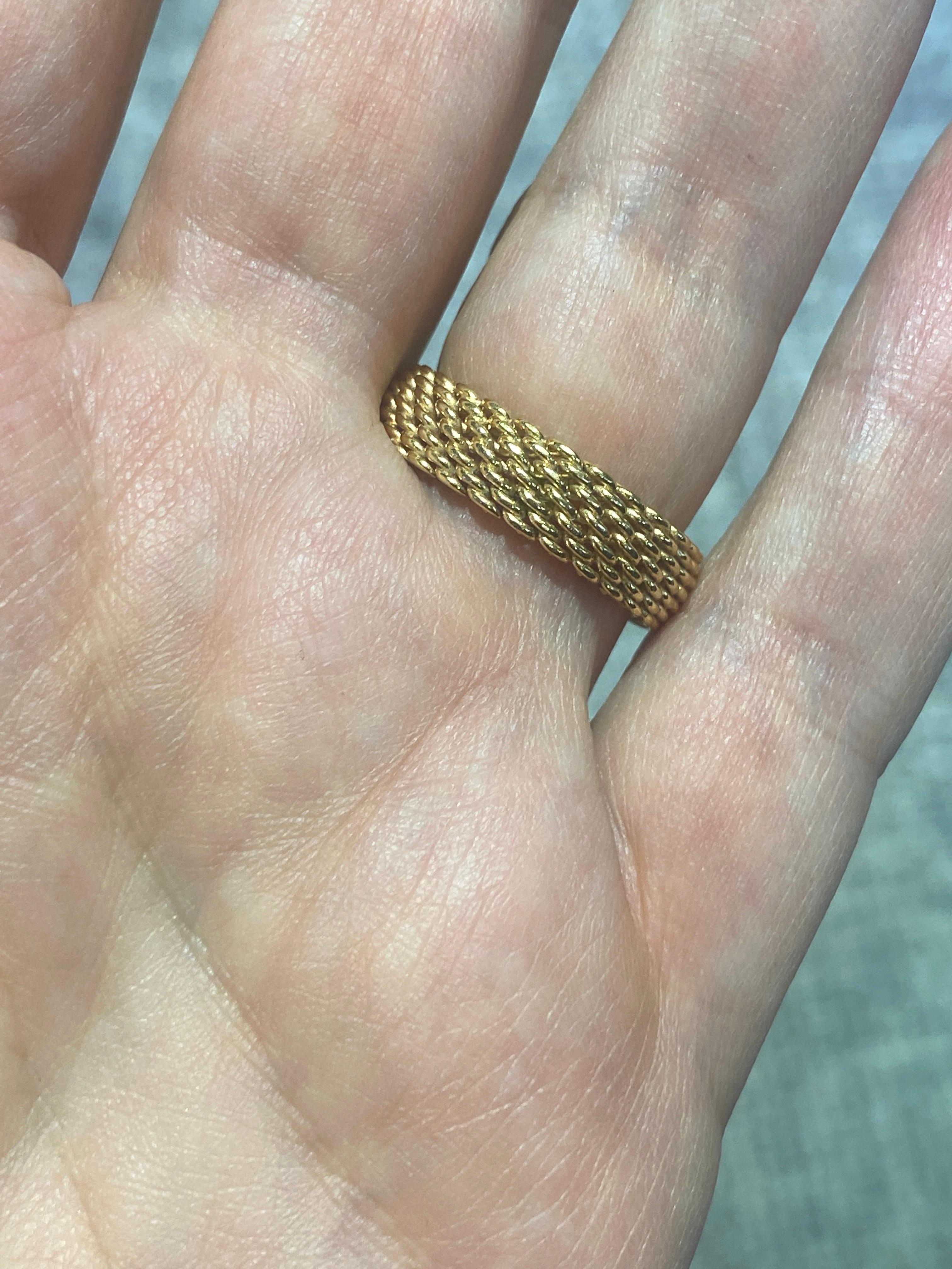 Tiffany & Co 18 karat gold Somerset mesh ring with a diamond flower In Good Condition For Sale In London, GB