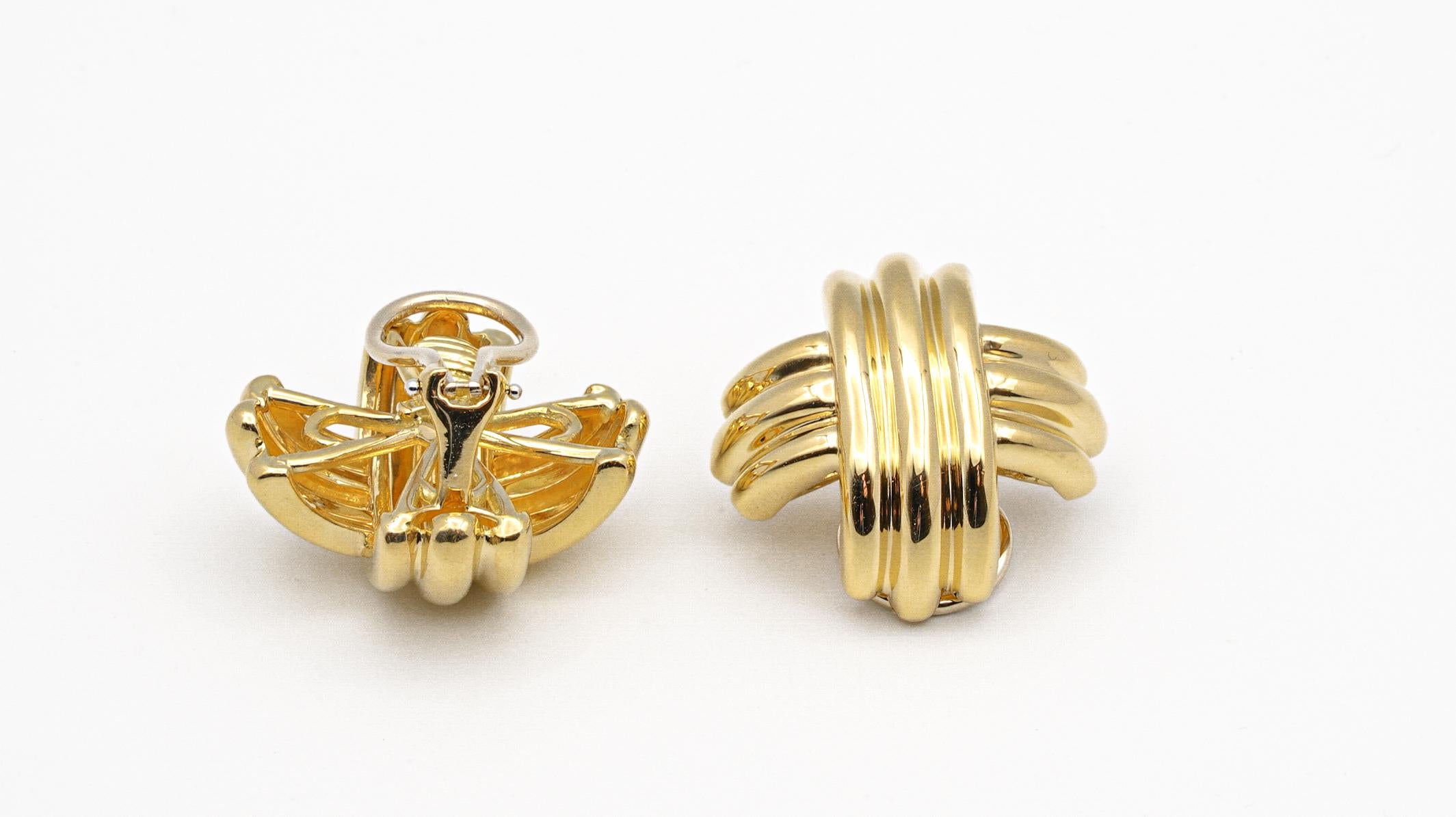 Vintage Tiffany & Co. X-form earrings finely crafted in 18 karat yellow gold. Large Omega Clip Backs.
Stamped, 